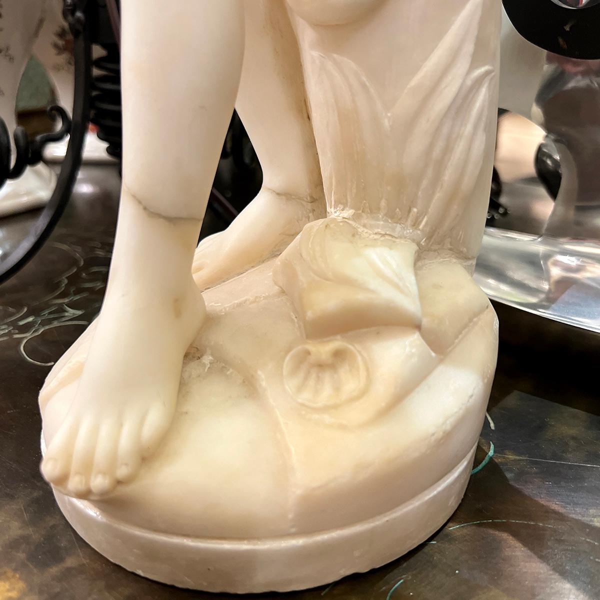 Escultura antigua de Venus de alabastro Italiano en venta