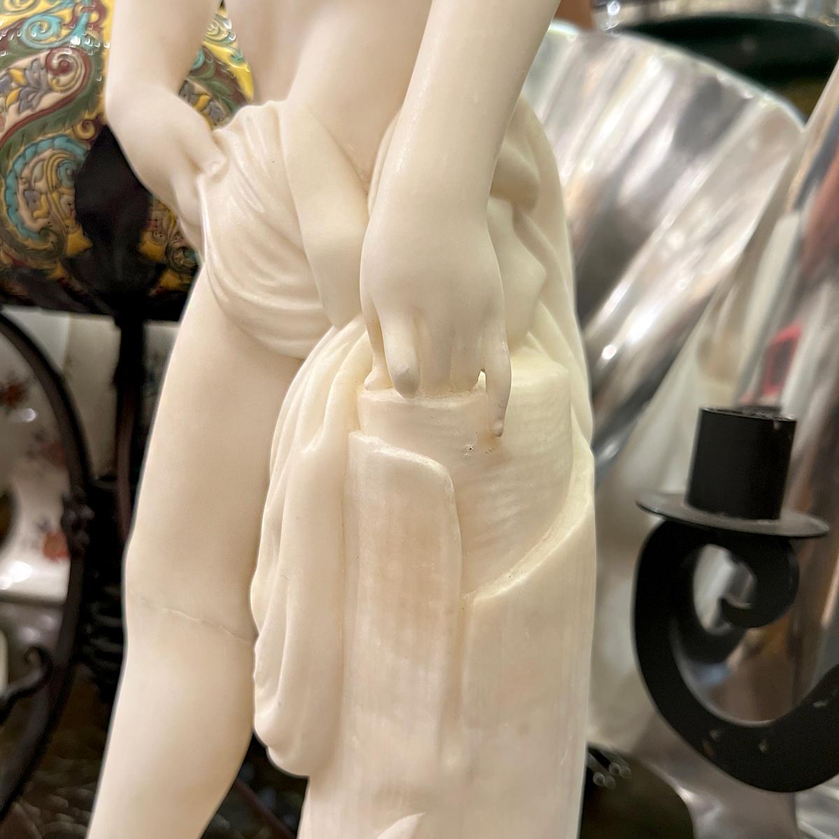 Escultura antigua de Venus de alabastro en Bueno estado para la venta en New York, NY