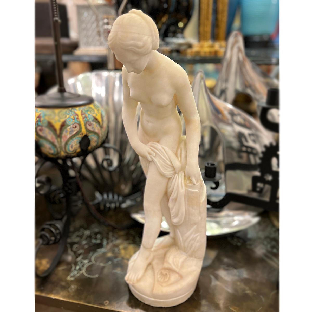 Escultura antigua de Venus de alabastro principios del siglo XX en venta