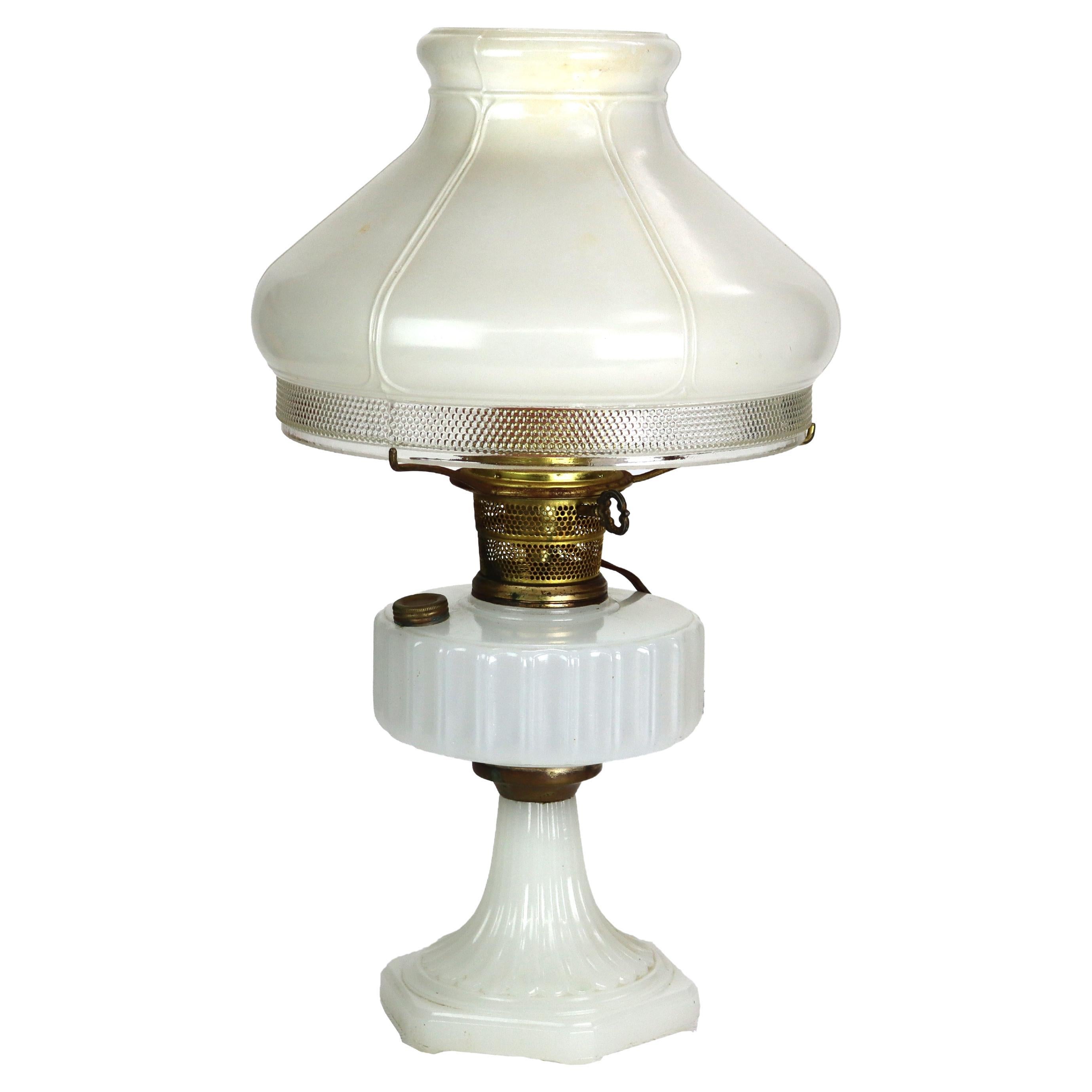 Antike Alacite Glas Lincoln Drape Electrified Aladdin Kerosin Lampe c1920 im Angebot