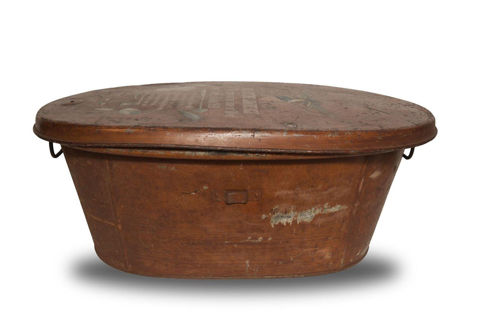 Antique Alaska Gold Rush Bath Tub / Trunk / Table Circa 1880s In Good Condition For Sale In New York, US