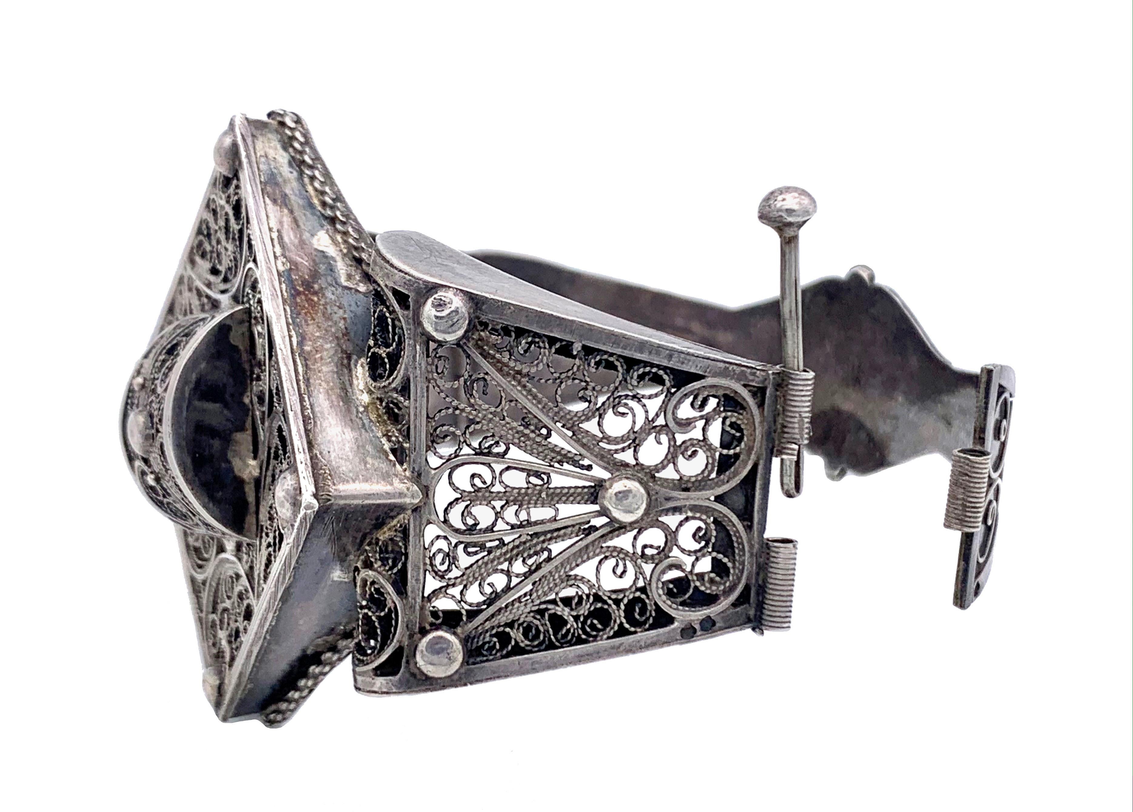 Antique Algerian Silver Bracelet In Good Condition For Sale In Munich, Bavaria