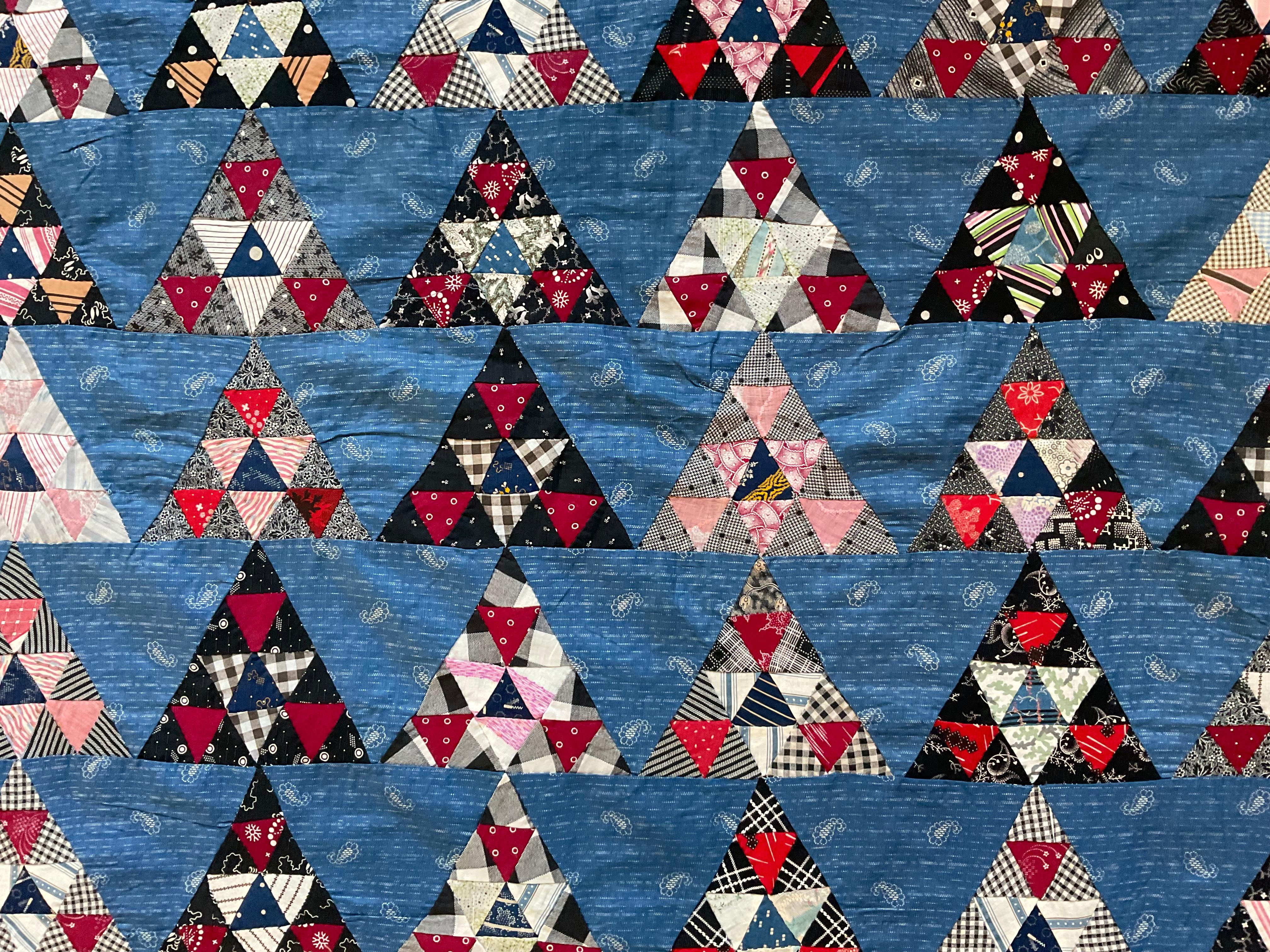 Trapunta antica a triangolo e mezzo quadrato interamente in cotone con triangolo e mezzo quadrato Circa 1900-1940 in vendita 3