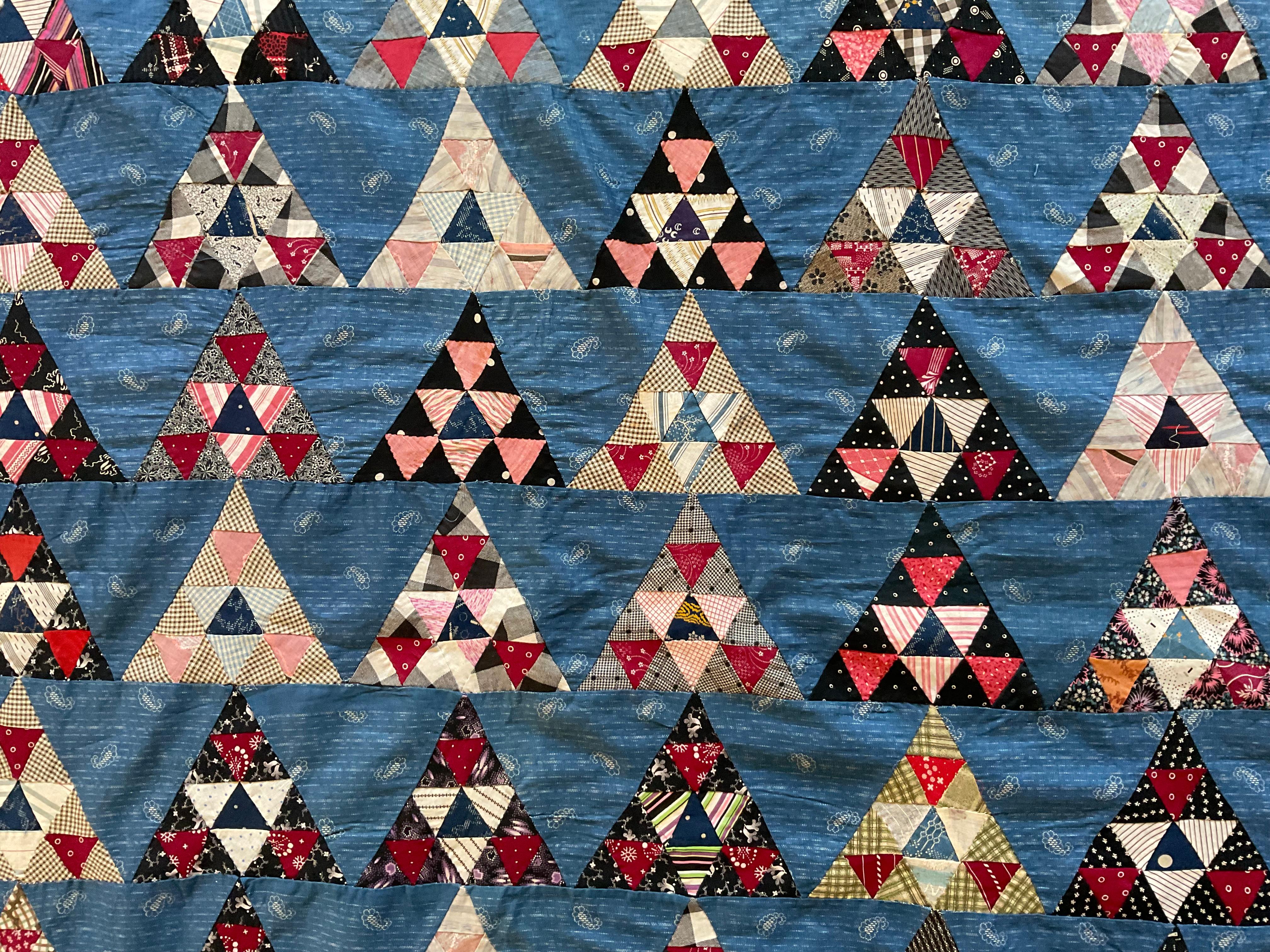 Trapunta antica a triangolo e mezzo quadrato interamente in cotone con triangolo e mezzo quadrato Circa 1900-1940 in vendita 5