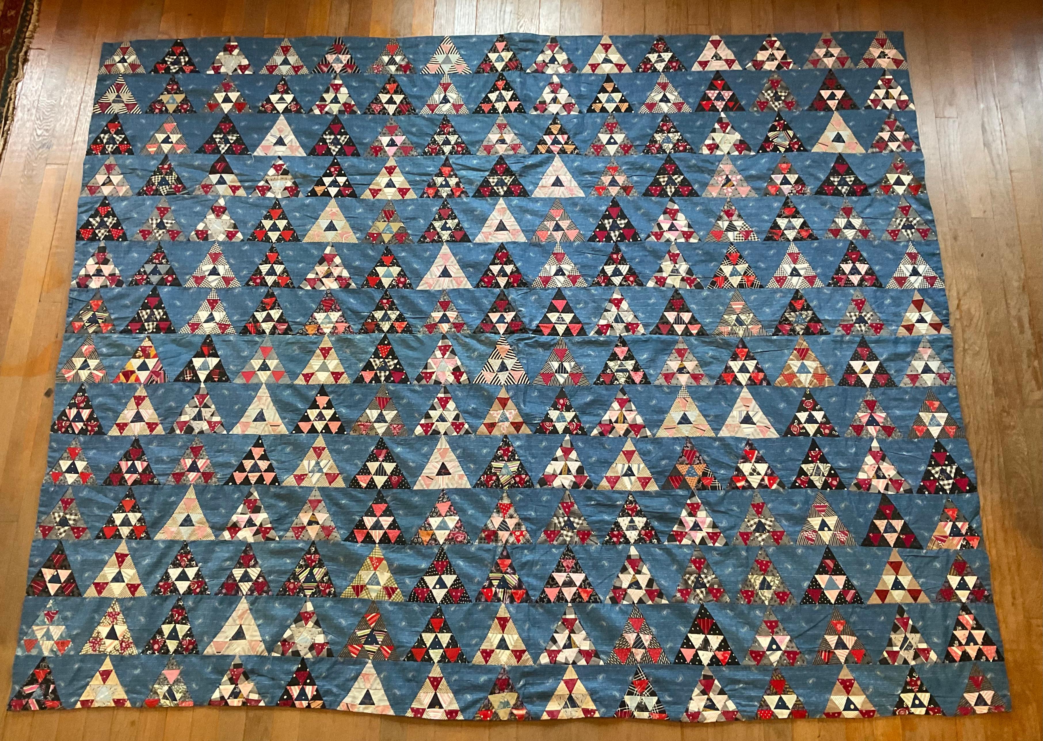 Trapunta antica a triangolo e mezzo quadrato interamente in cotone con triangolo e mezzo quadrato Circa 1900-1940 in vendita 7