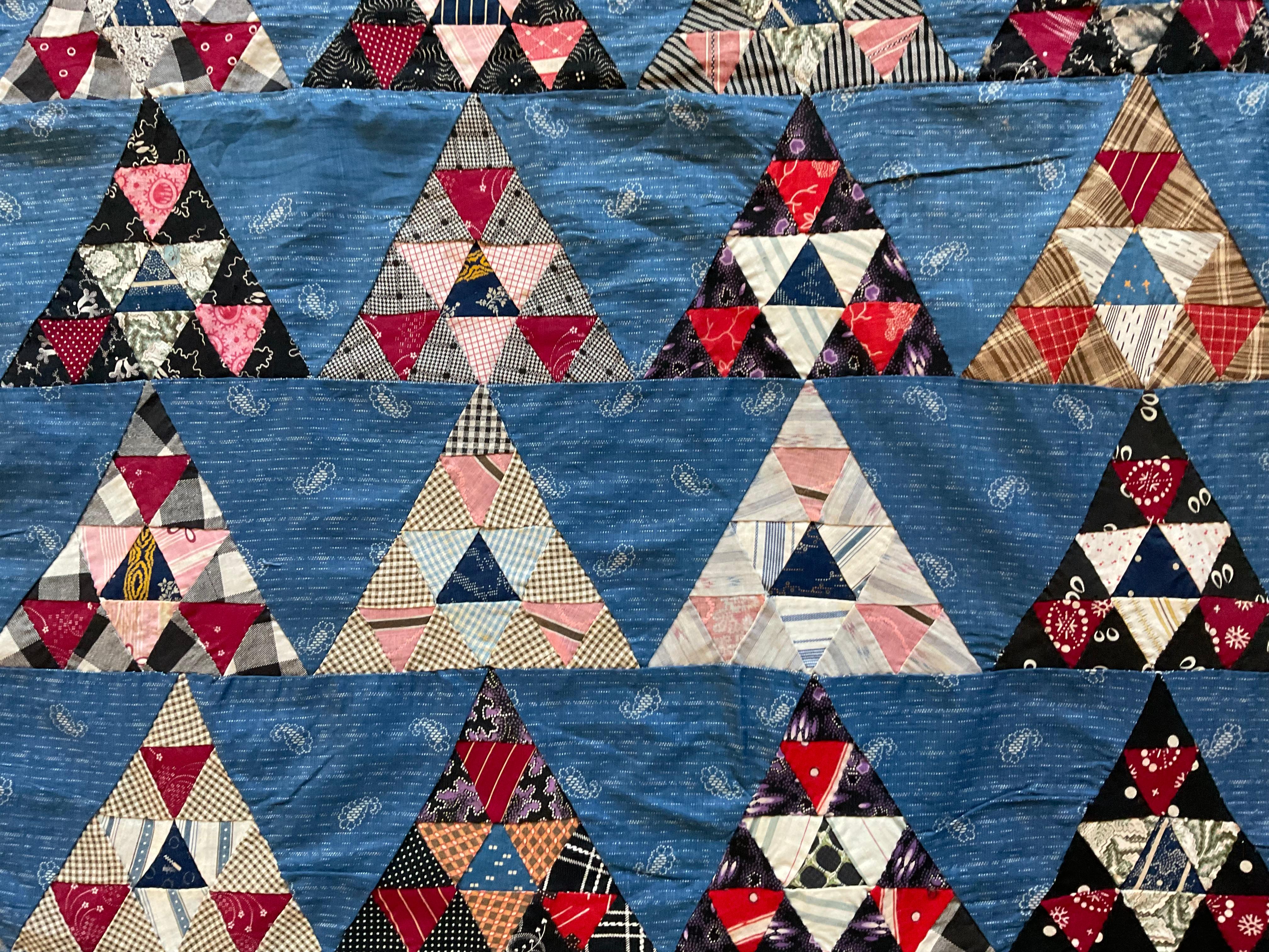 Trapunta antica a triangolo e mezzo quadrato interamente in cotone con triangolo e mezzo quadrato Circa 1900-1940 in vendita 2