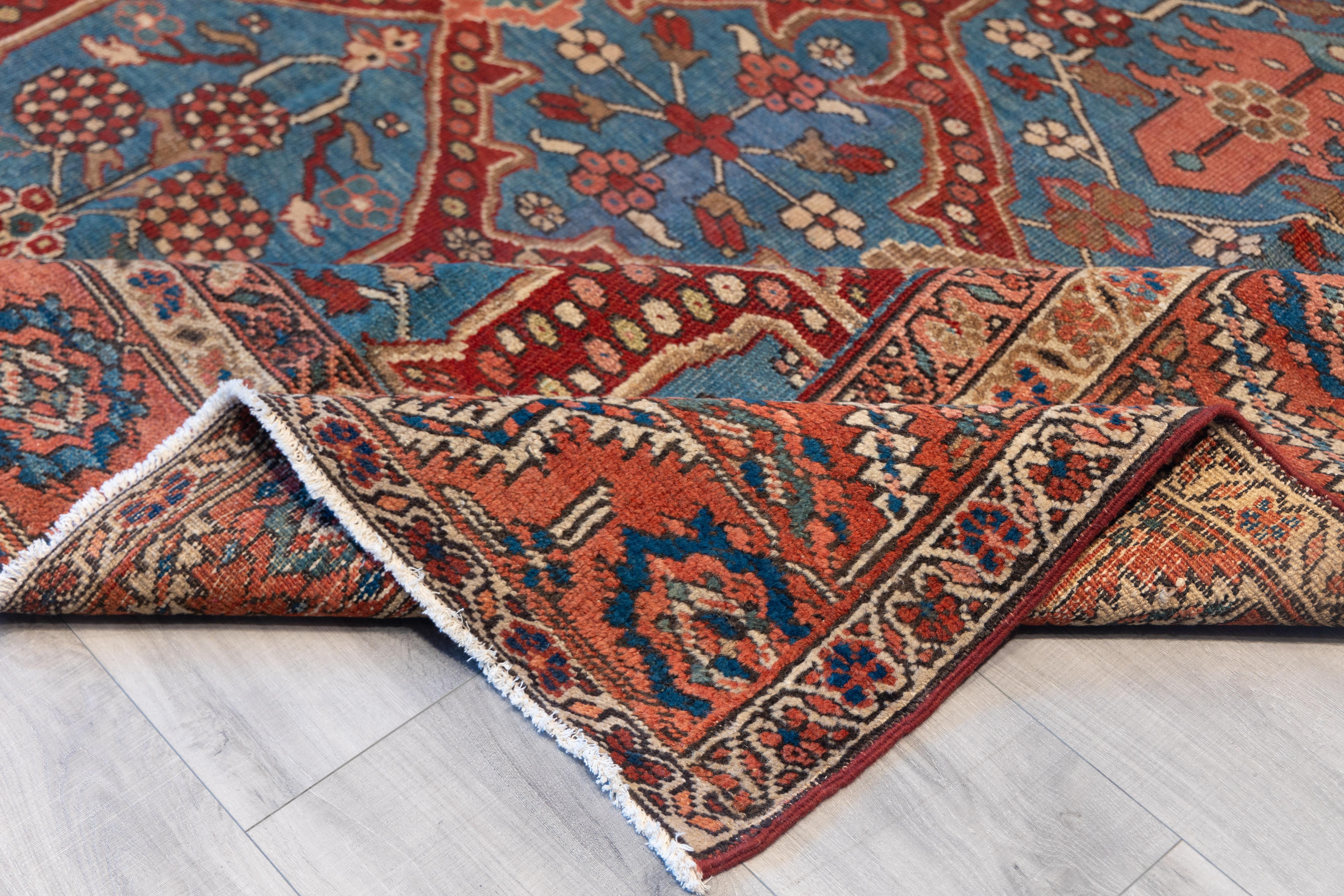 Antique all over design Heriz tribal rug In Excellent Condition For Sale In Harrington Park, NJ