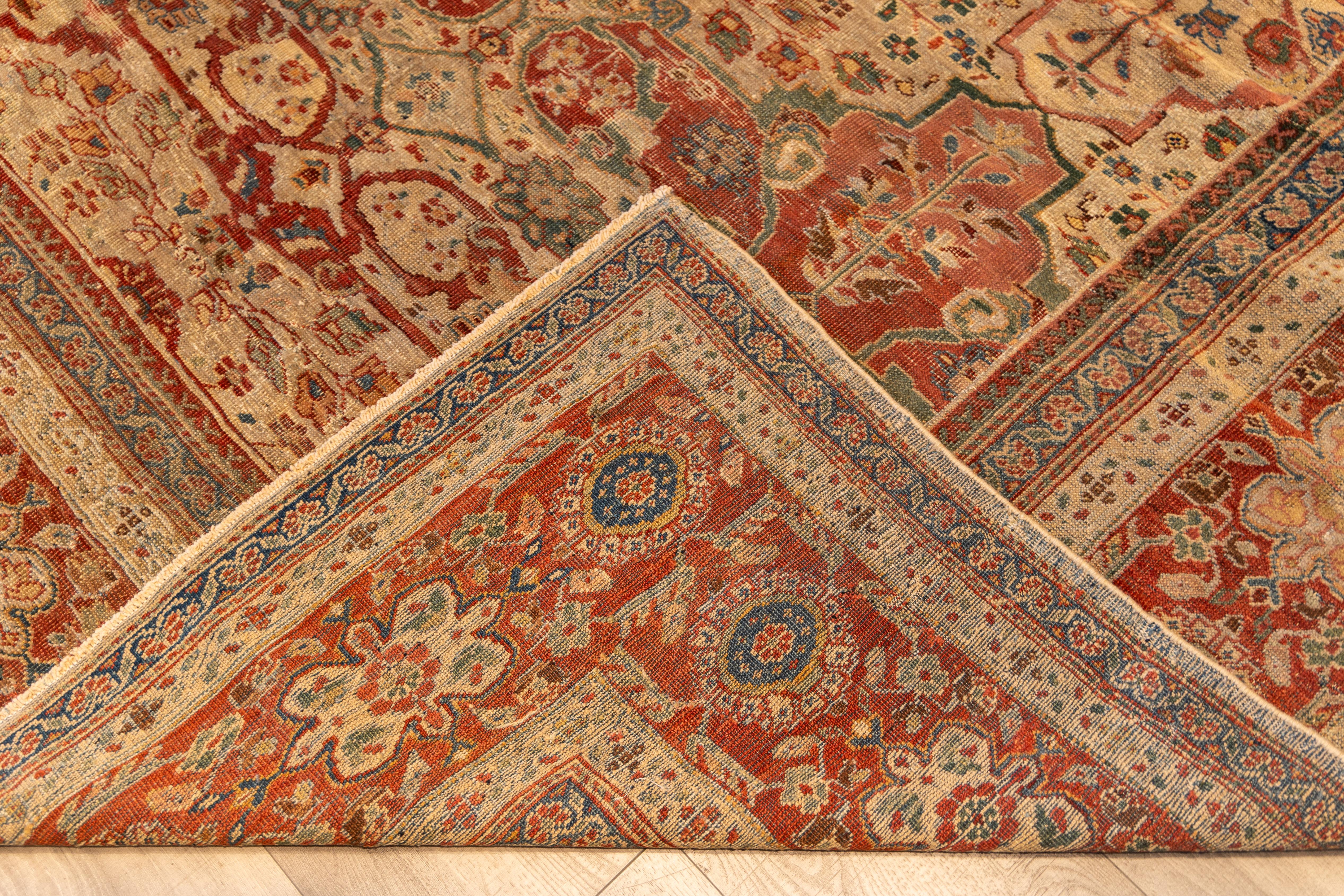 Antique all over Sultanabad  Rug late 19th century In Excellent Condition For Sale In Harrington Park, NJ