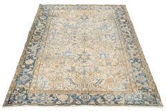 Antiker persischer Heriz-Wollteppich in Beige und Blau, Allover