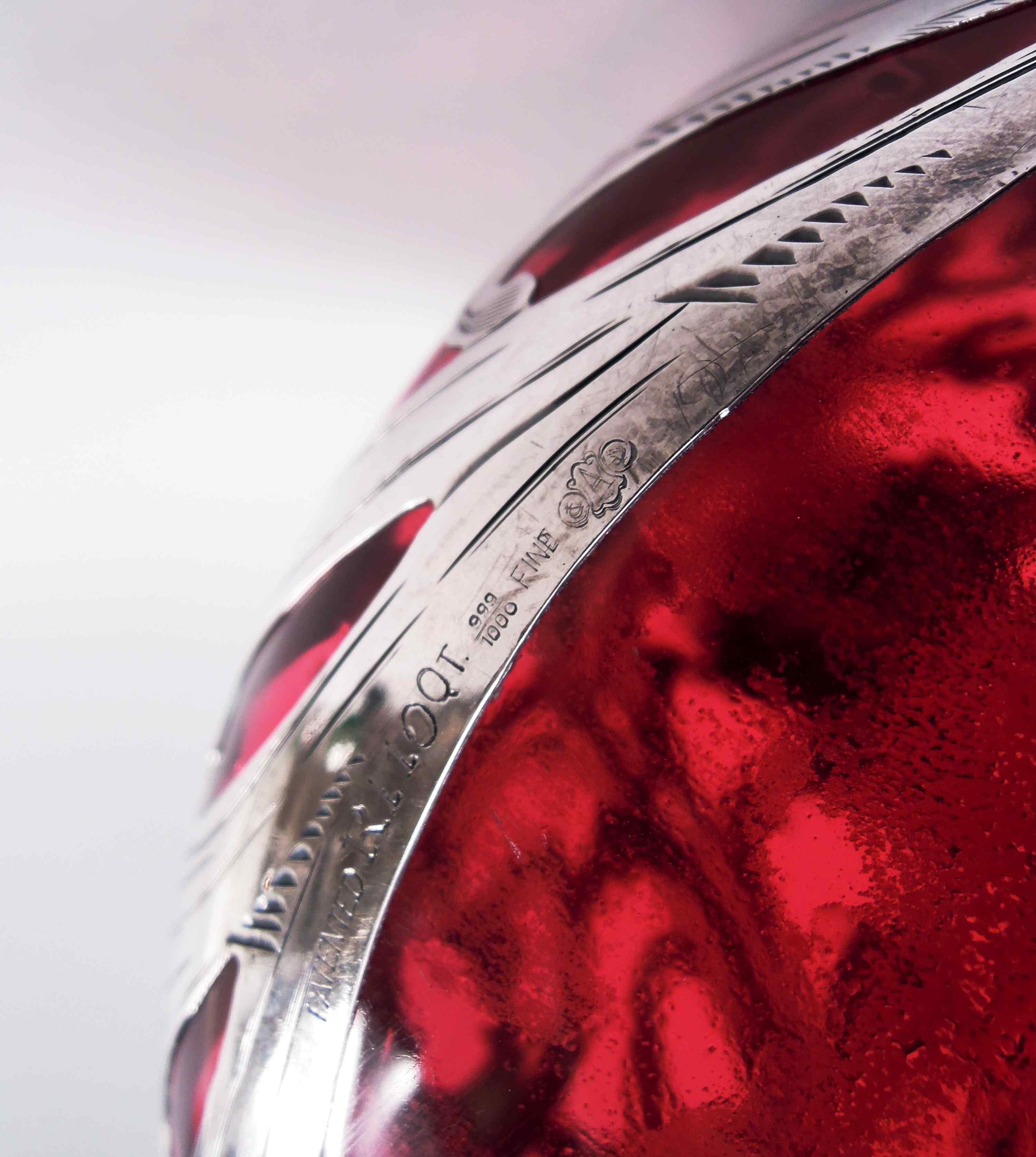Ancienne carafe à décanter Art Nouveau Red Leafing Scroll Silver Overlay en vente 5