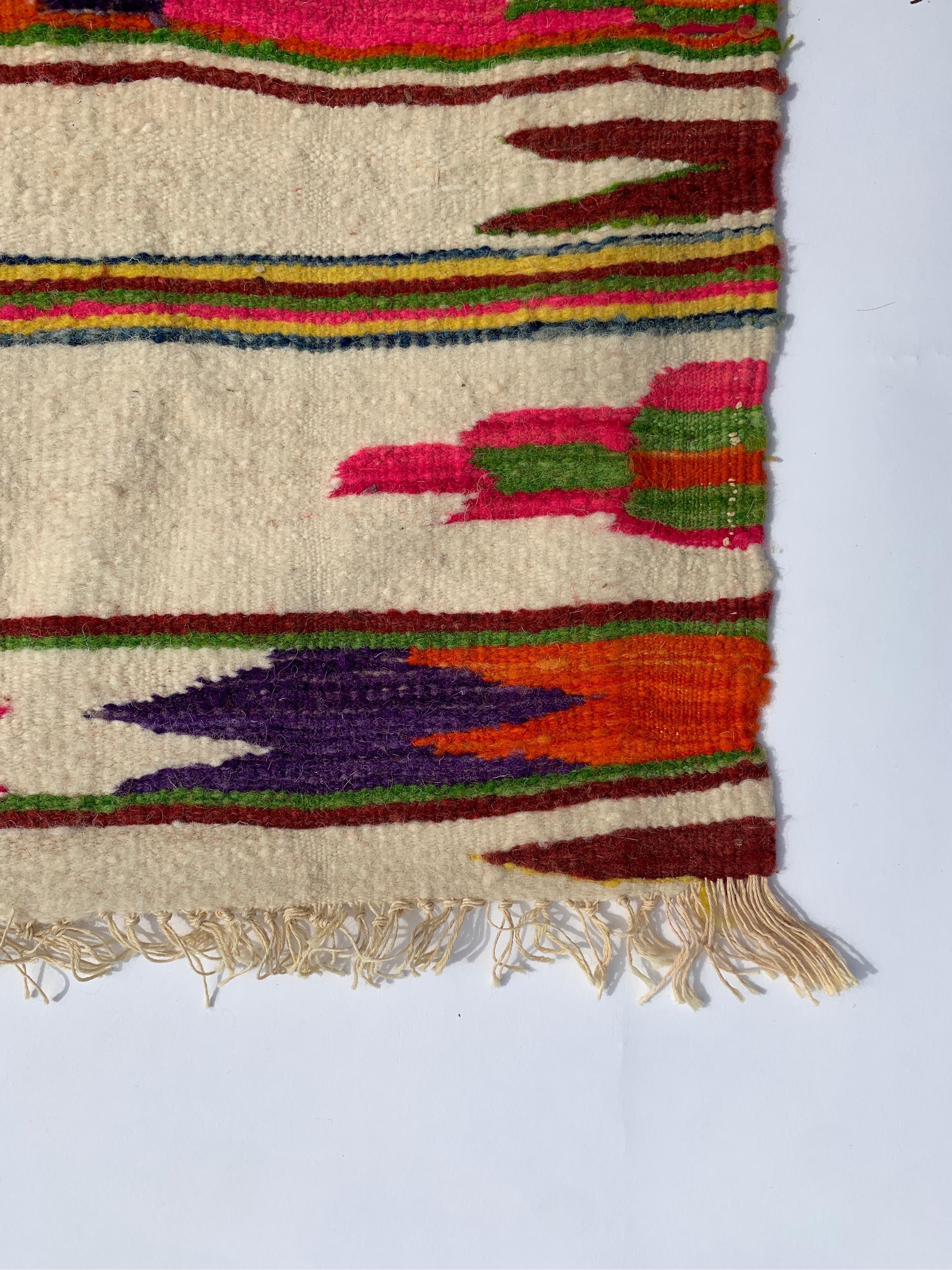 Algerischer mehrfarbiger, geometrischer, handgefertigter Boho-Teppich aus Berber, 1970er Jahre im Angebot 4