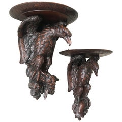 Antique & Paire étonnante de consoles ou supports muraux en chêne sculpté:: sculptures d'aigle