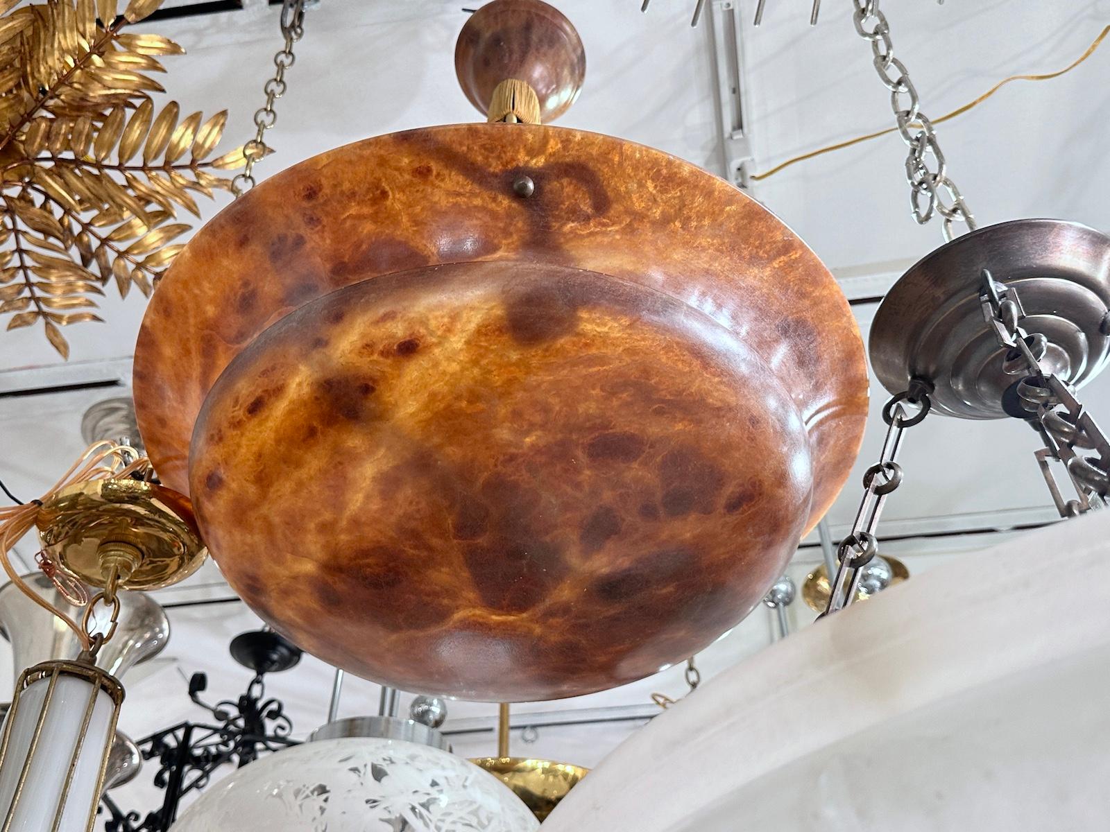 Alabastro Apparecchio di illuminazione in alabastro ambrato antico in vendita