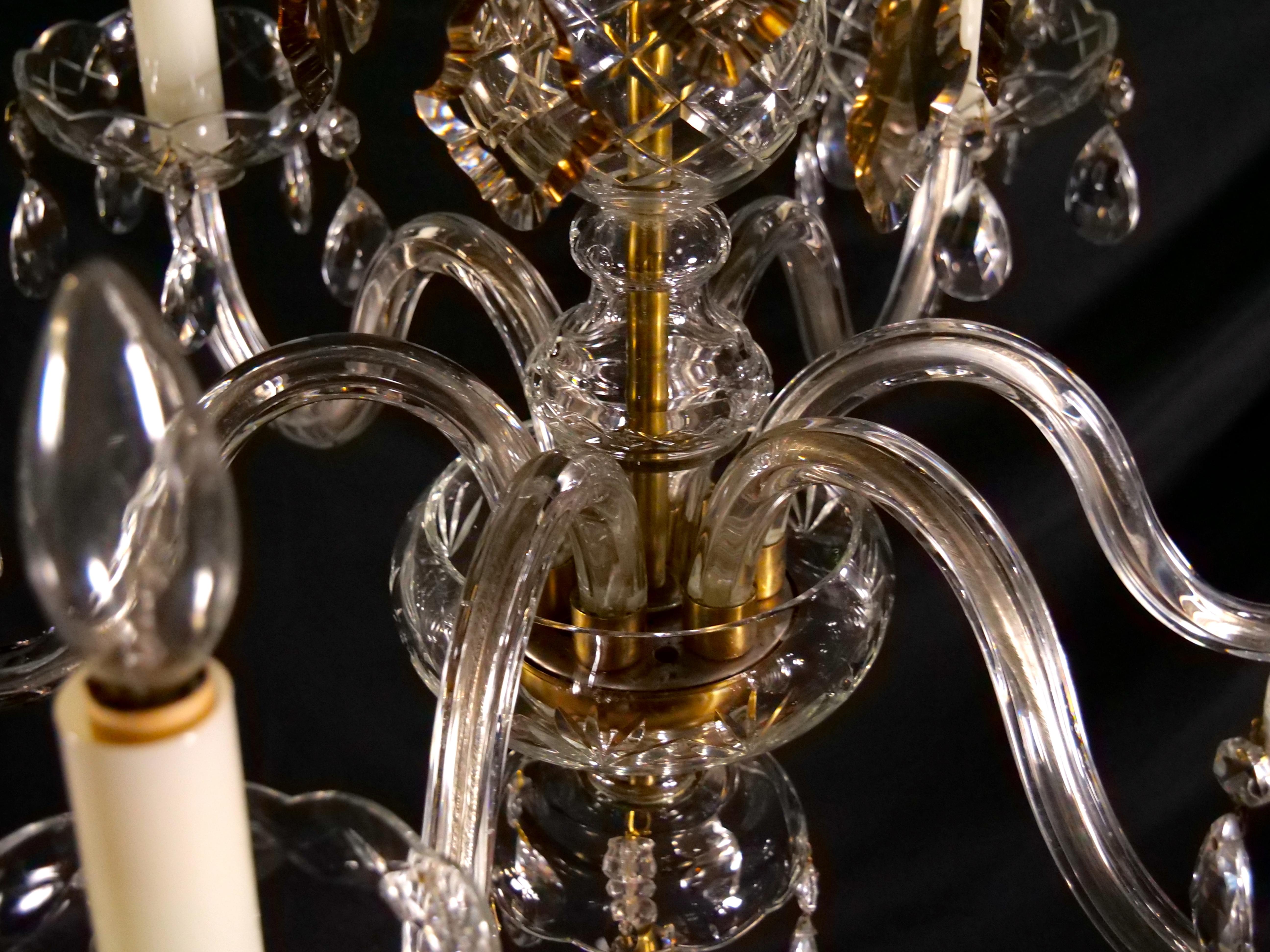 Antiker Kronleuchter mit sechs Lichtern aus bernsteinfarbenem/klarem Kristall im Angebot 4