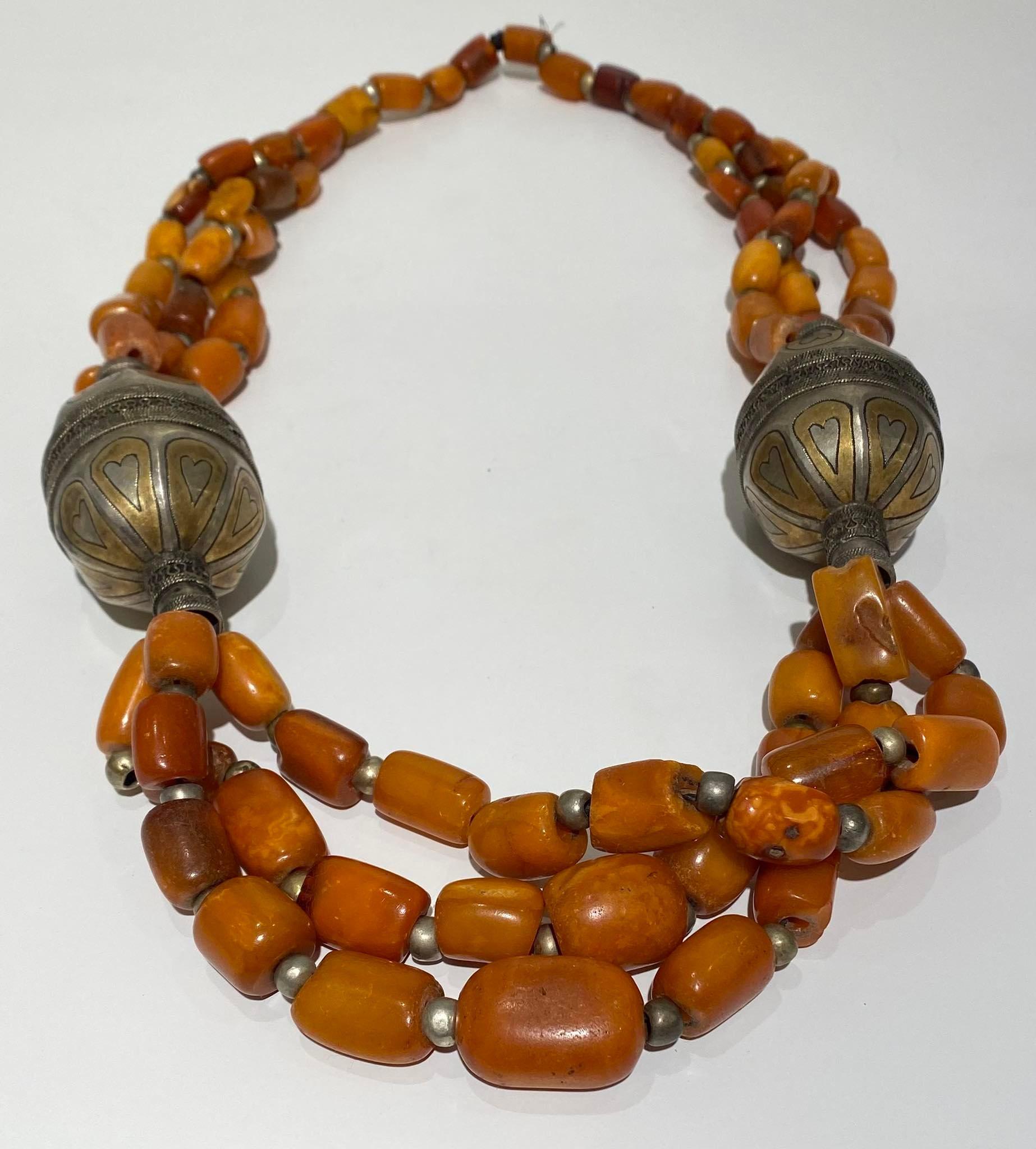  Antique Amber Necklace Yemen Afghanistan 18/19th Century Islamic Art silver  In Excellent Condition For Sale In Leuven, BE
