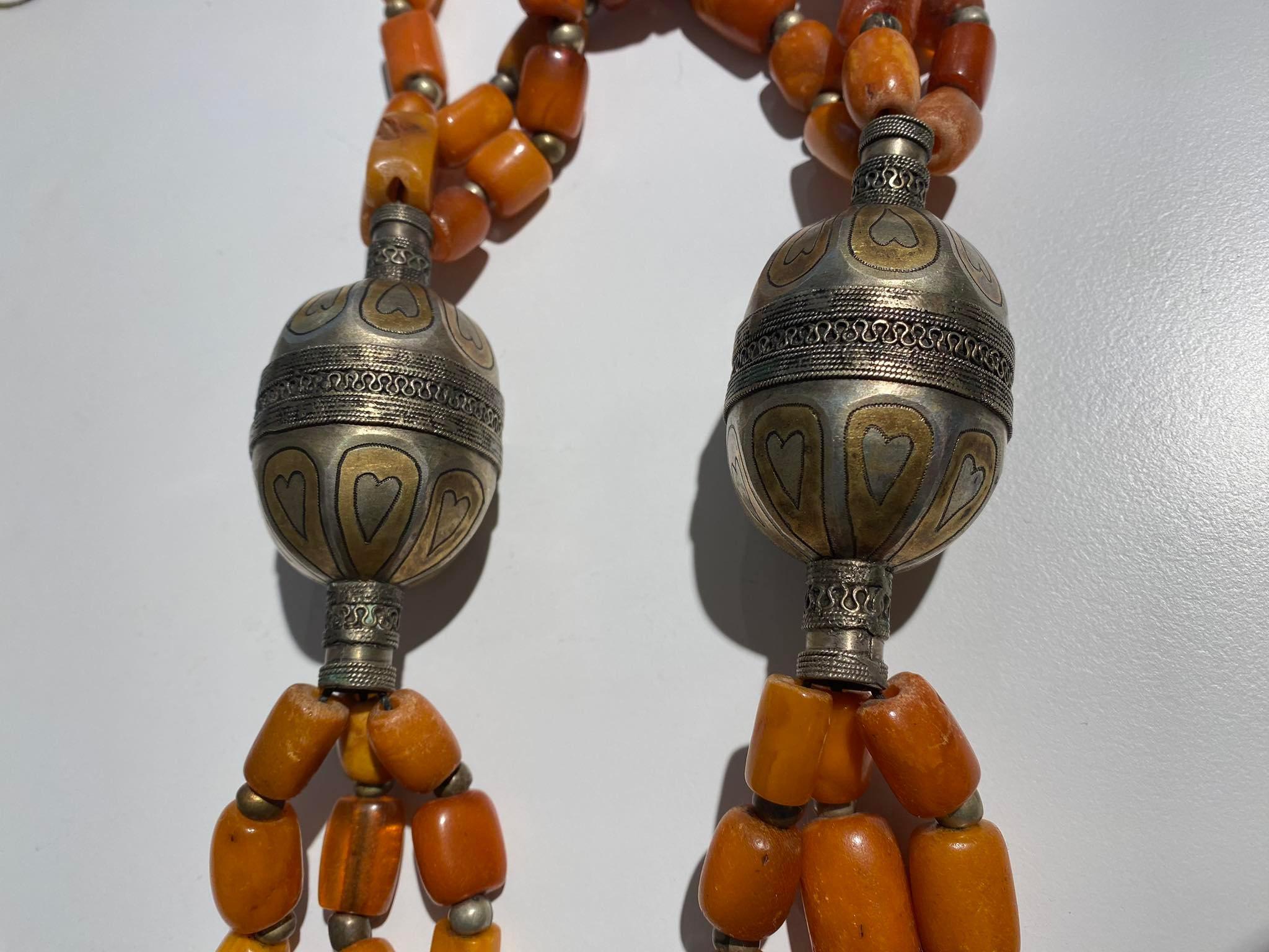  Antike Bernstein-Halskette Yemen Afghanistan 18/19. Jahrhundert islamische Kunst Silber  (18. Jahrhundert und früher) im Angebot