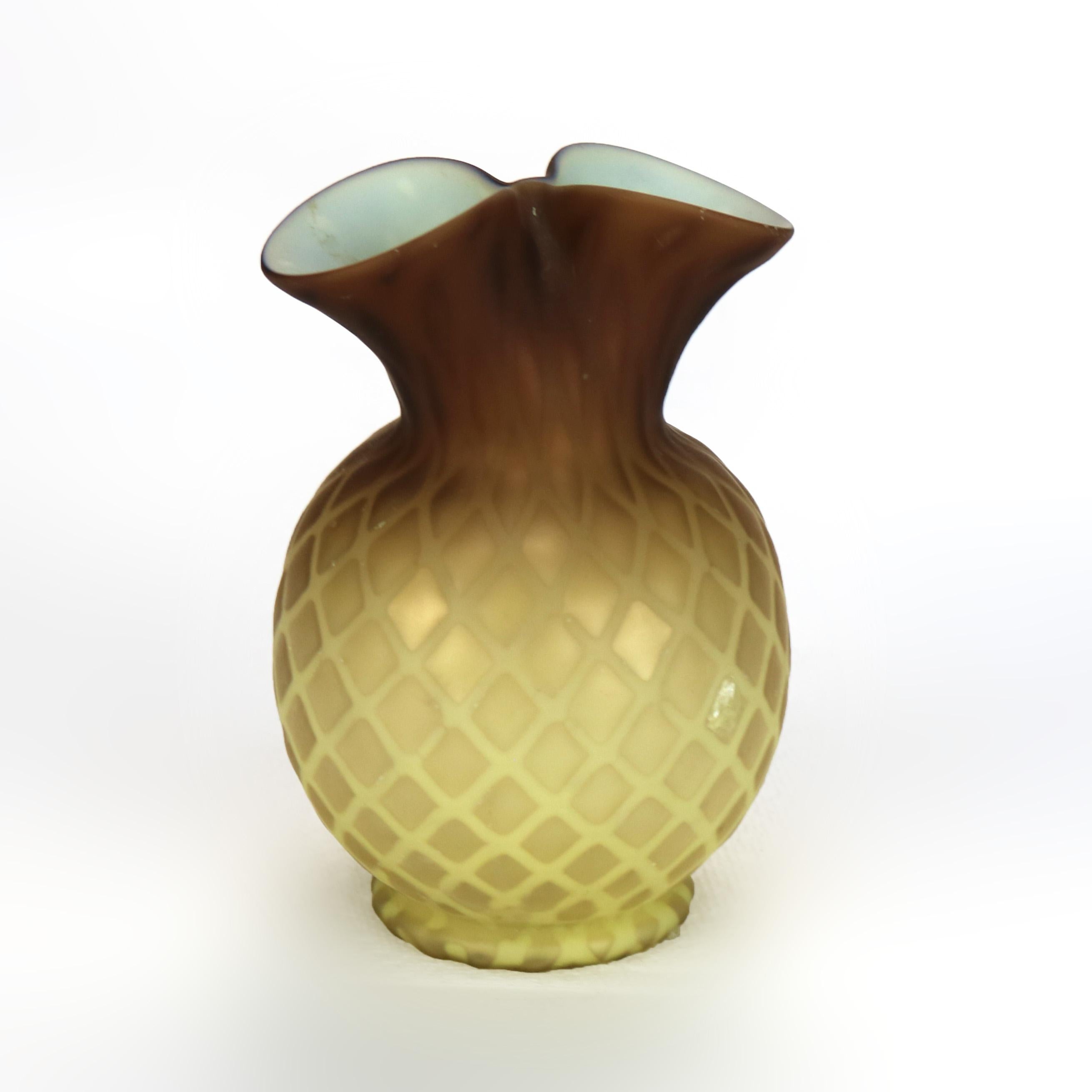 Ancien vase double en verre satiné ambré avec motif de courtepointe de diamant, vers 1890 en vente 1