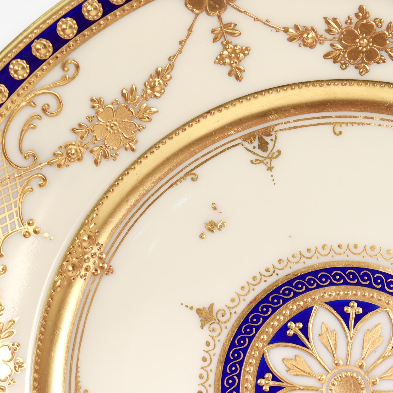 Pequeño armario antiguo de porcelana de Dresden Ambrosius Lamm dorado y con esmalte azul cobalto en venta 4
