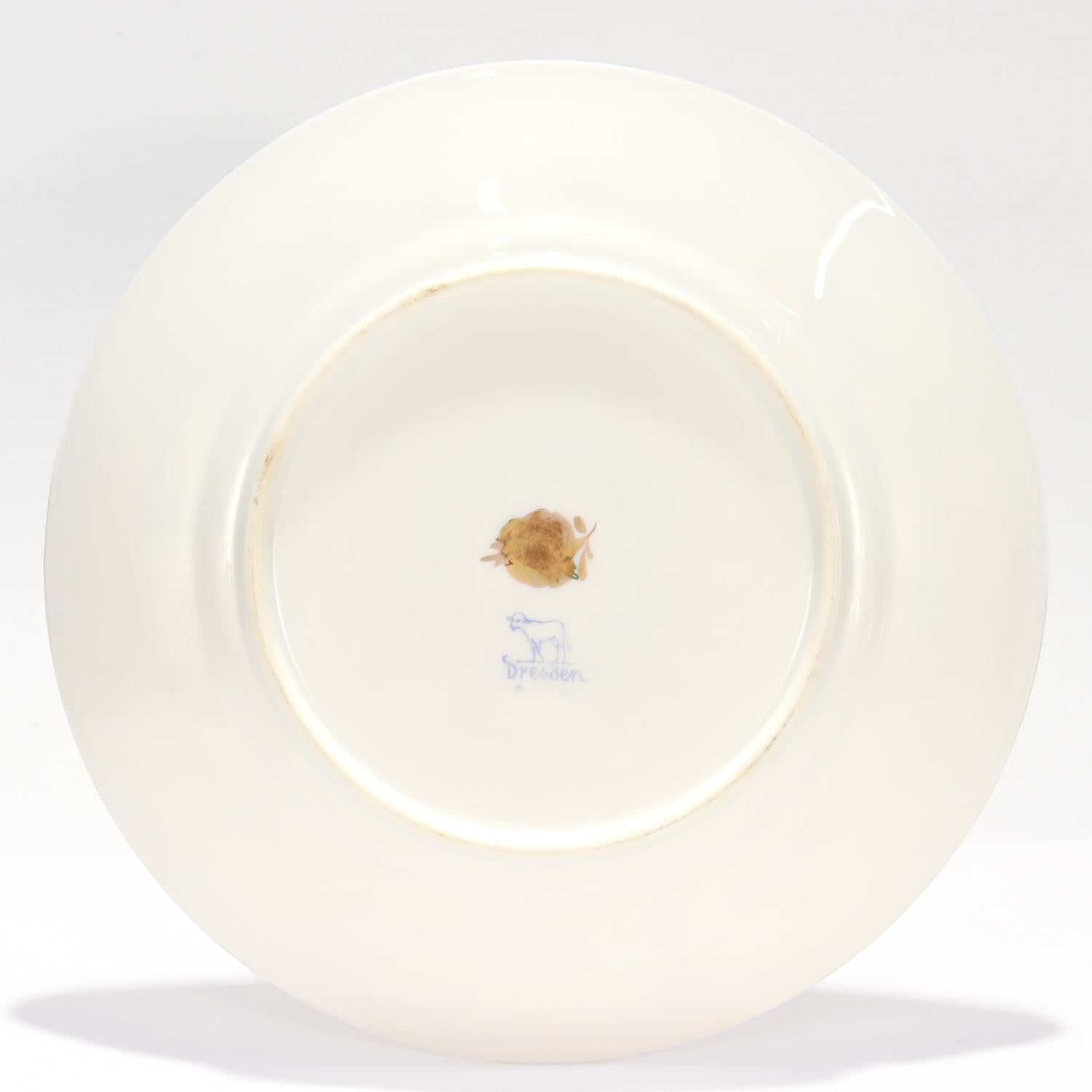 Pequeño armario antiguo de porcelana de Dresden Ambrosius Lamm dorado y con esmalte azul cobalto Dorado en venta