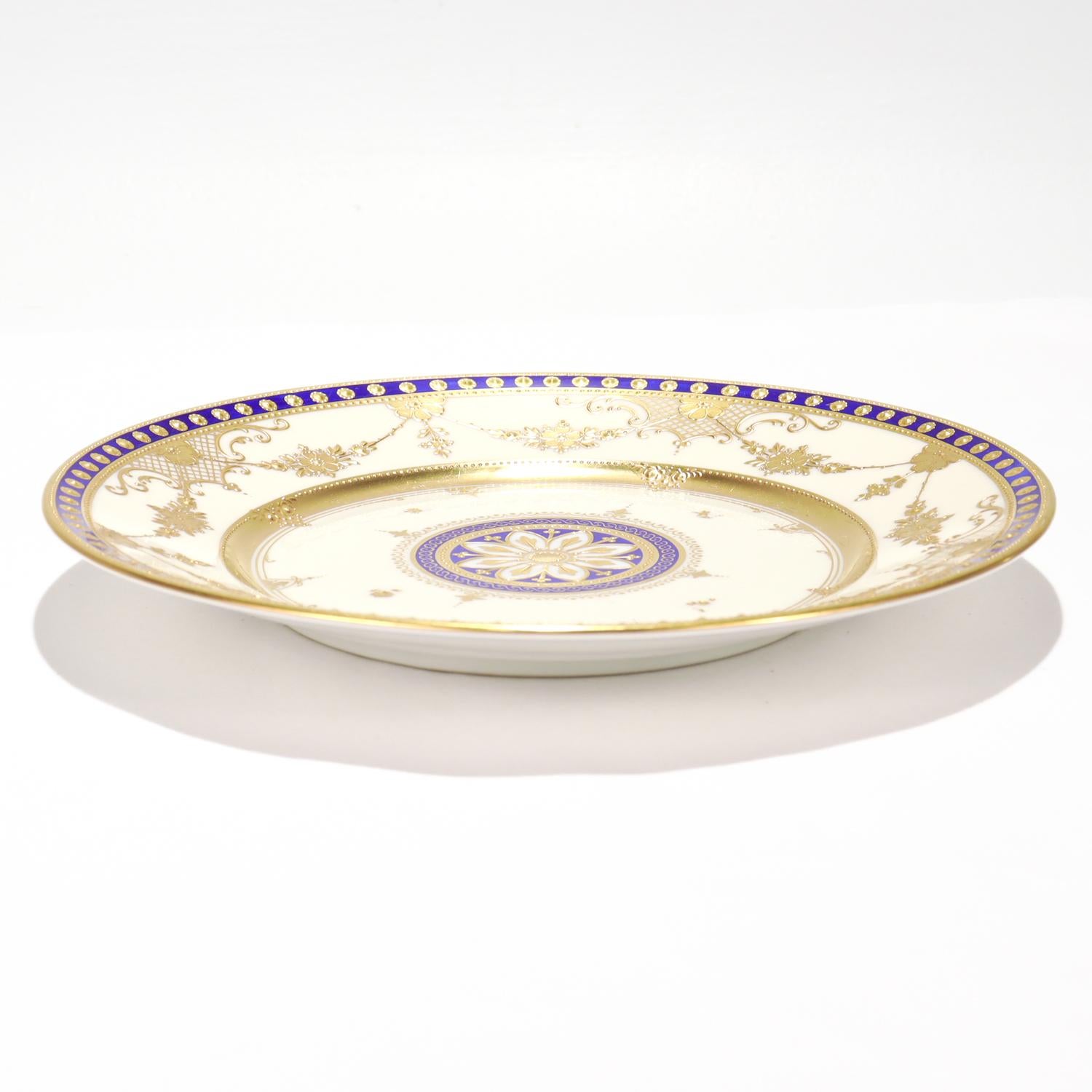 Pequeño armario antiguo de porcelana de Dresden Ambrosius Lamm dorado y con esmalte azul cobalto en Bueno estado para la venta en Philadelphia, PA