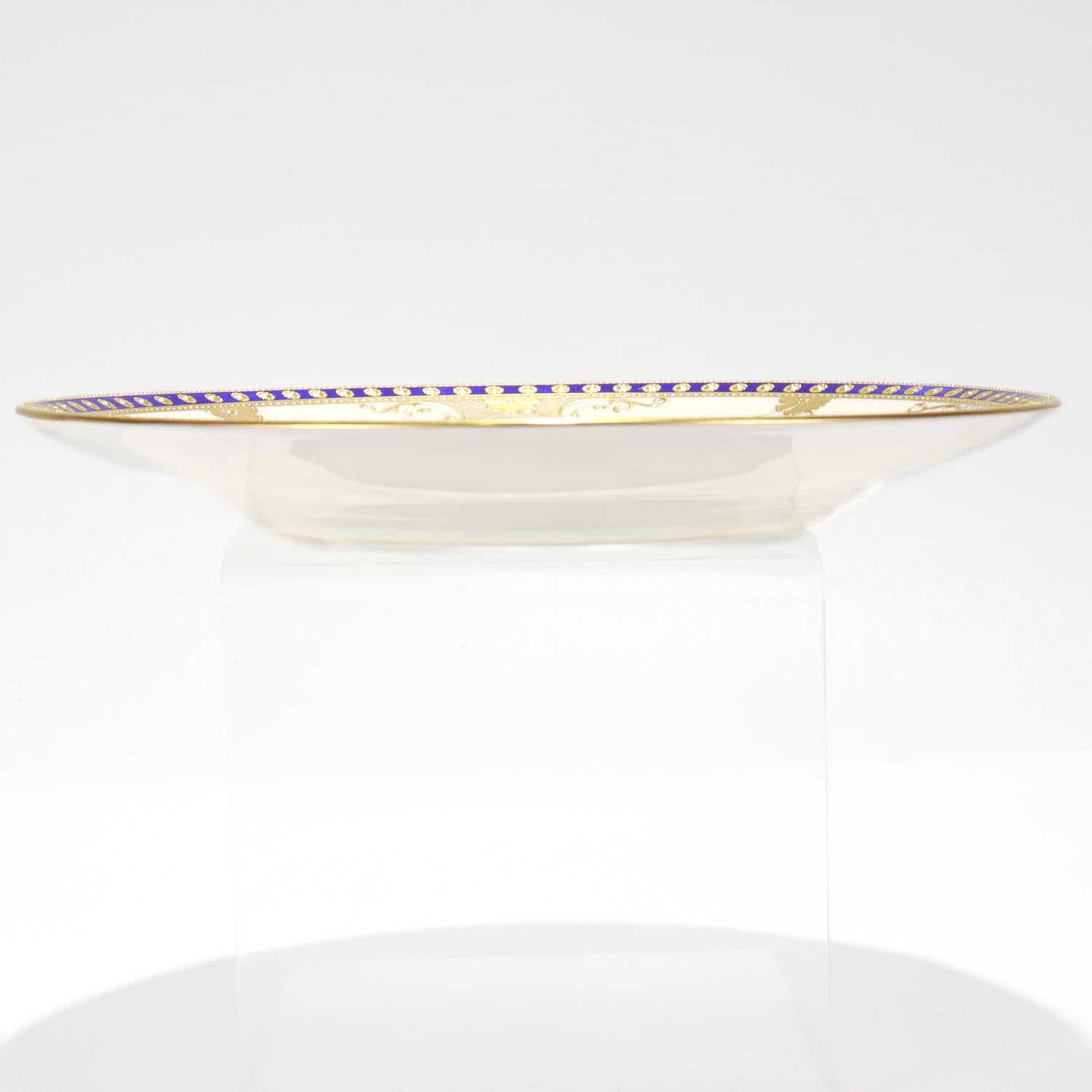 Pequeño armario antiguo de porcelana de Dresden Ambrosius Lamm dorado y con esmalte azul cobalto Porcelana en venta