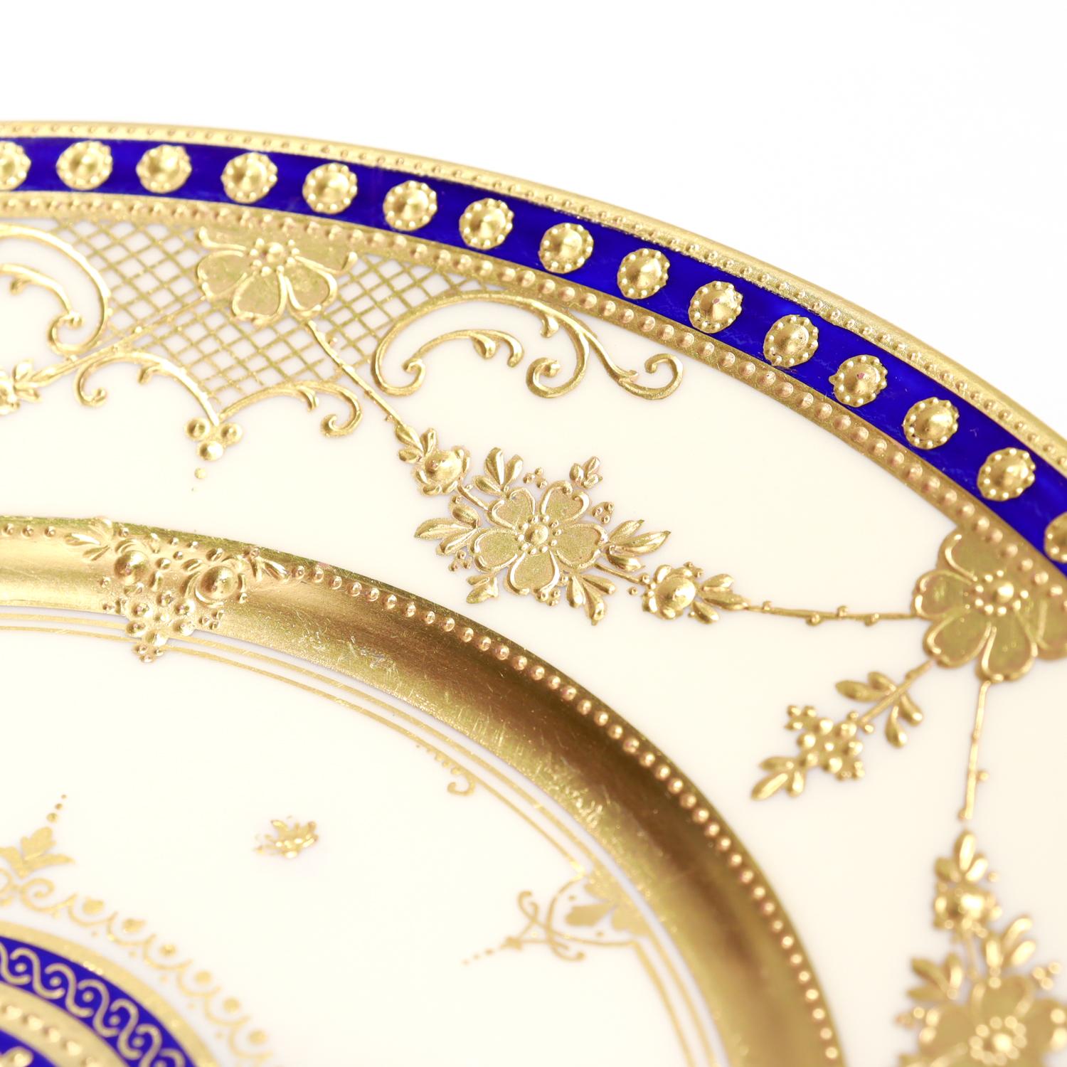 Pequeño armario antiguo de porcelana de Dresden Ambrosius Lamm dorado y con esmalte azul cobalto en venta 2
