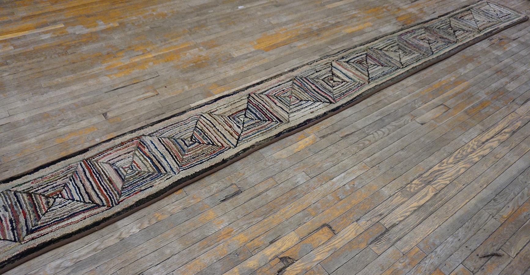 Amerikanischer Kapuzenteppich mit Kapuze aus dem frühen 20. Jahrhundert ( 1'6'' x 20'2'' - 46 x 615 ) (Frühes 20. Jahrhundert) im Angebot