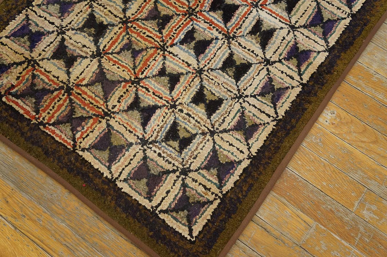Antique Amercian Hooked Rug 2' 4''x 3' 4''  In Good Condition For Sale In New York, NY