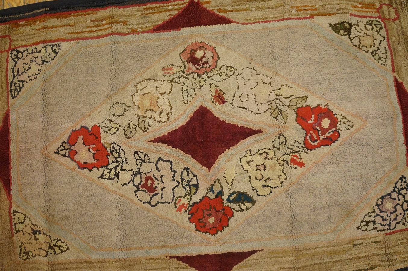 Antique Amercian Hooked Rug In Good Condition For Sale In New York, NY