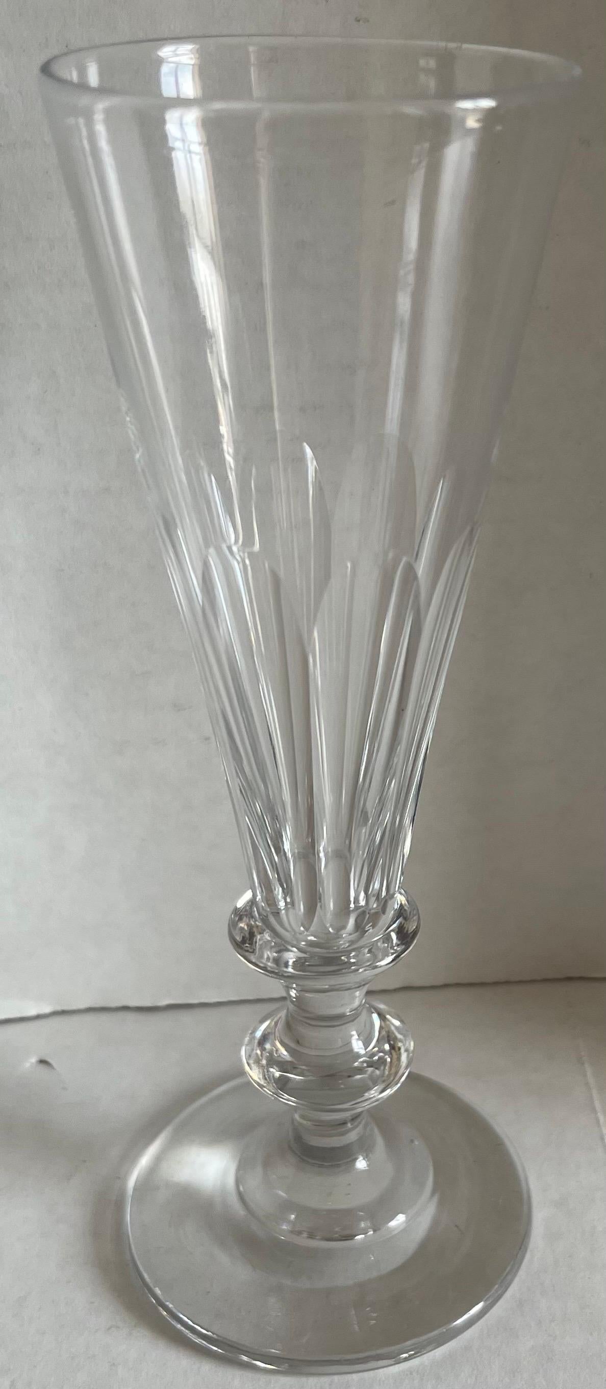 Antico flute da champagne in vetro soffiato americano del 1850, set di 8 bicchieri In condizioni buone in vendita a Stamford, CT