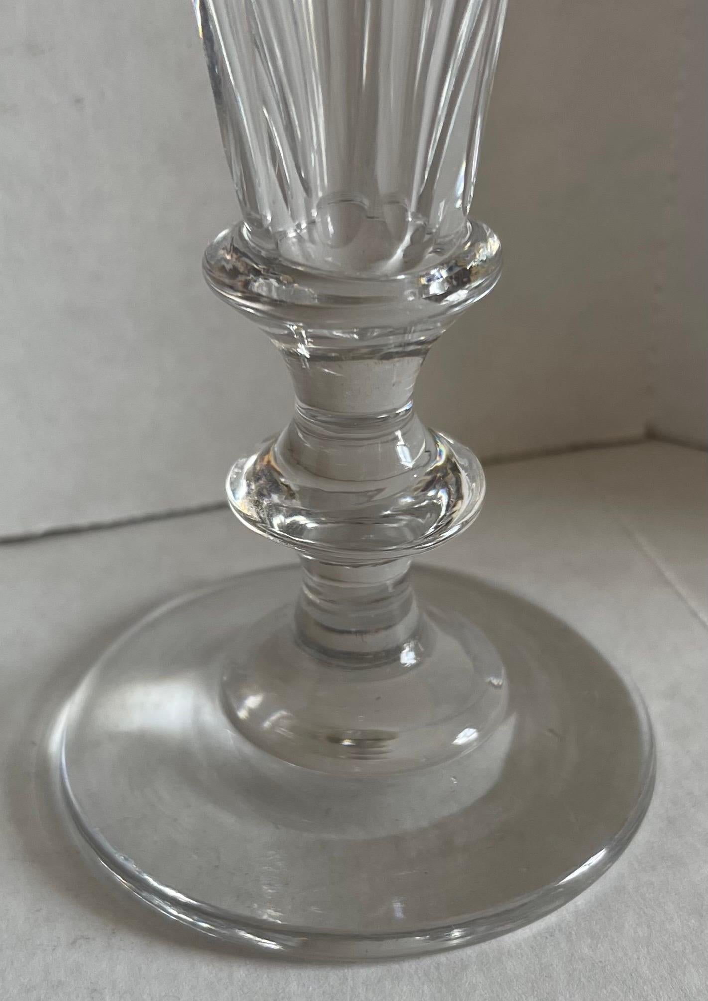 Vetro Antico flute da champagne in vetro soffiato americano del 1850, set di 8 bicchieri in vendita