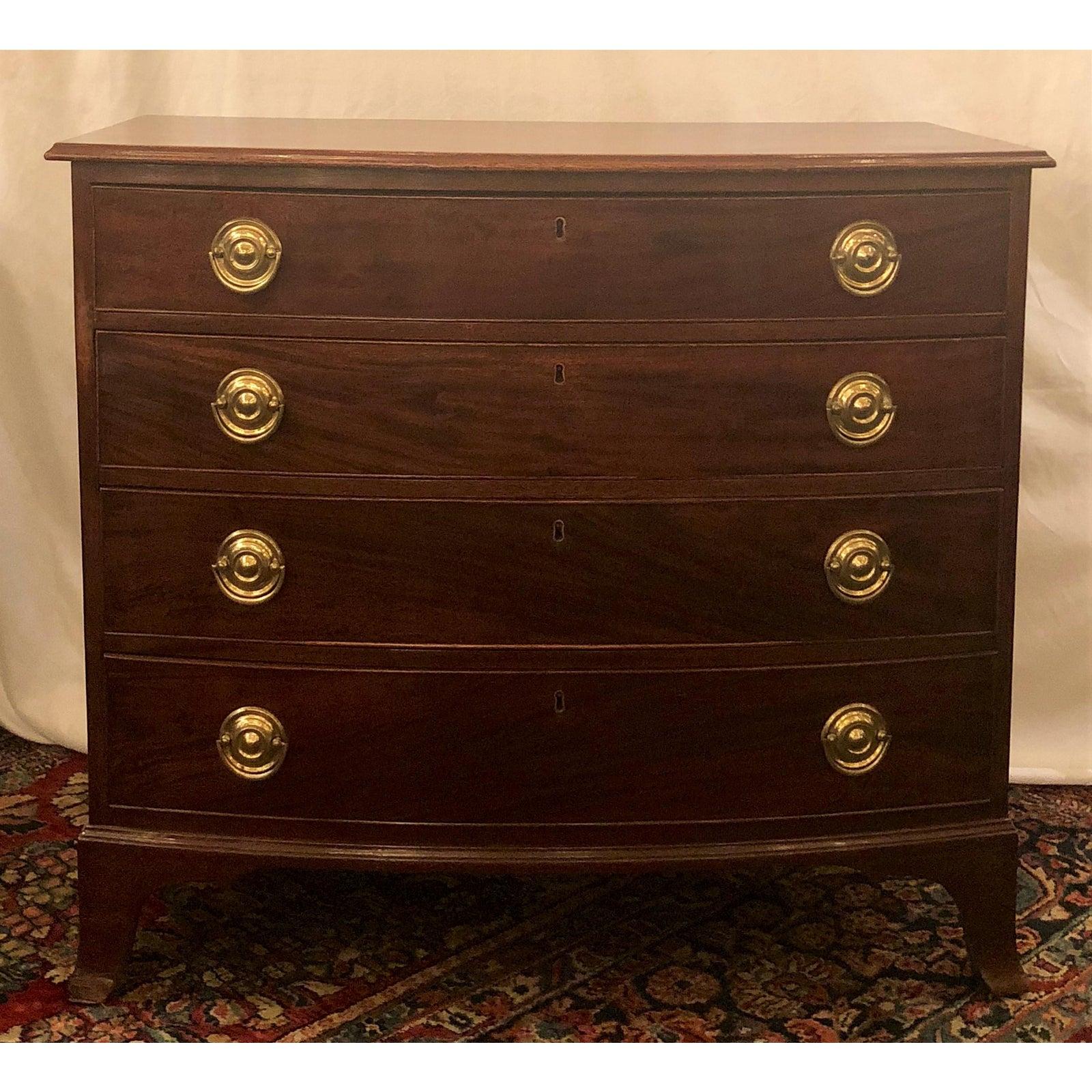 Antique American 18th Century Mahogany Bow-Front Chest of Drawers, circa 1780 In Good Condition For Sale In New Orleans, LA