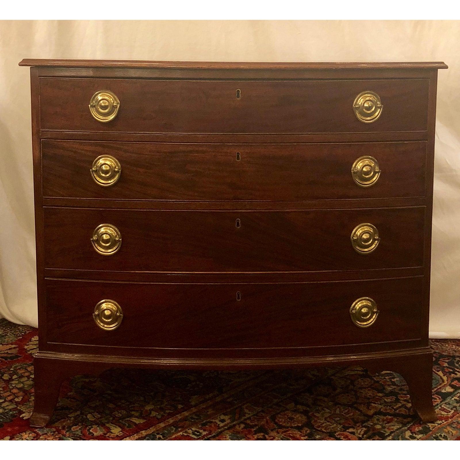 Antique American 18th Century Mahogany Bow-Front Chest of Drawers, circa 1780 For Sale 1