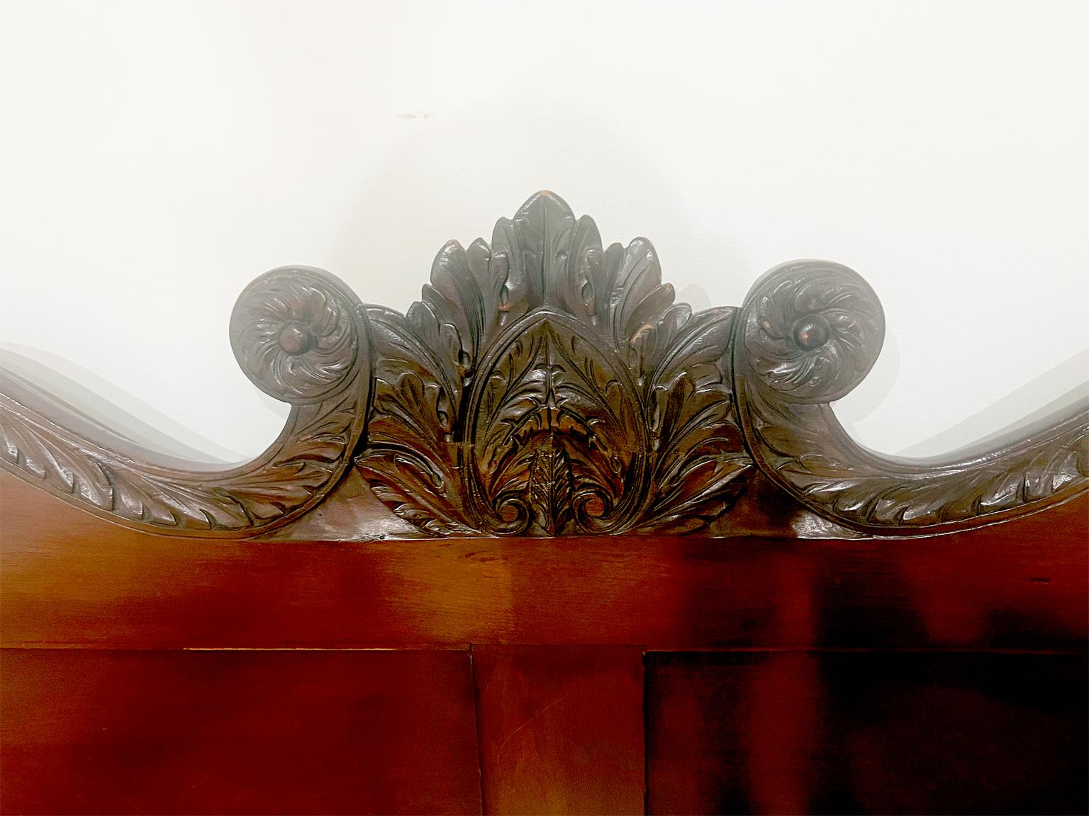 Antique American 4 Poster Acanthus Carved Southern Bed in Mahogany, c. 1820 For Sale 6