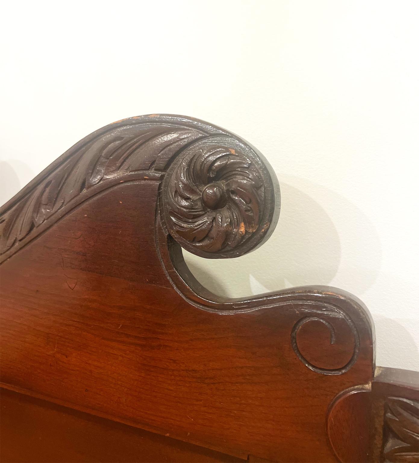 Antique American 4 Poster Acanthus Carved Southern Bed in Mahogany, c. 1820 For Sale 7
