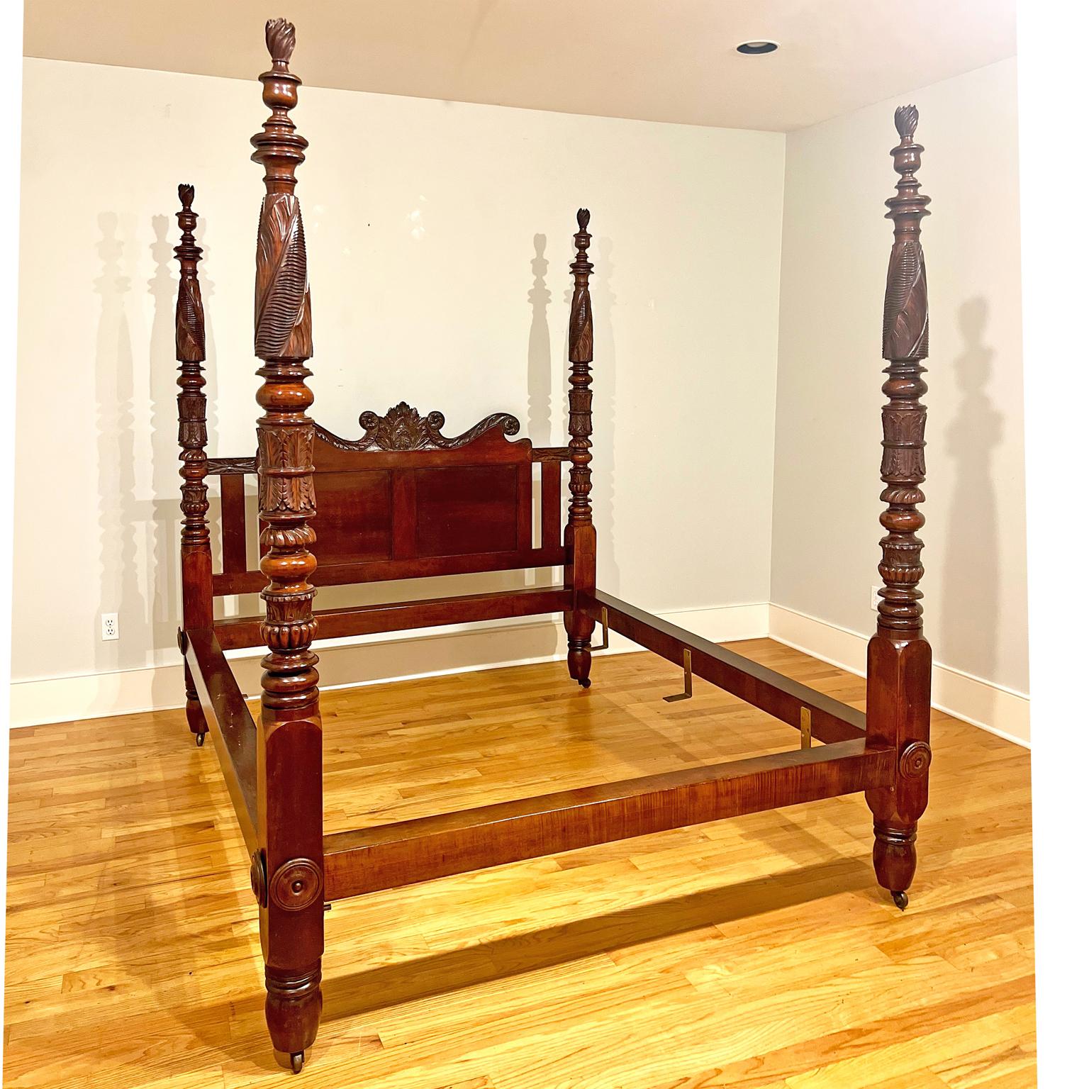 Antique American 4 Poster Acanthus Carved Southern Bed in Mahogany, c. 1820 In Good Condition For Sale In Miami, FL
