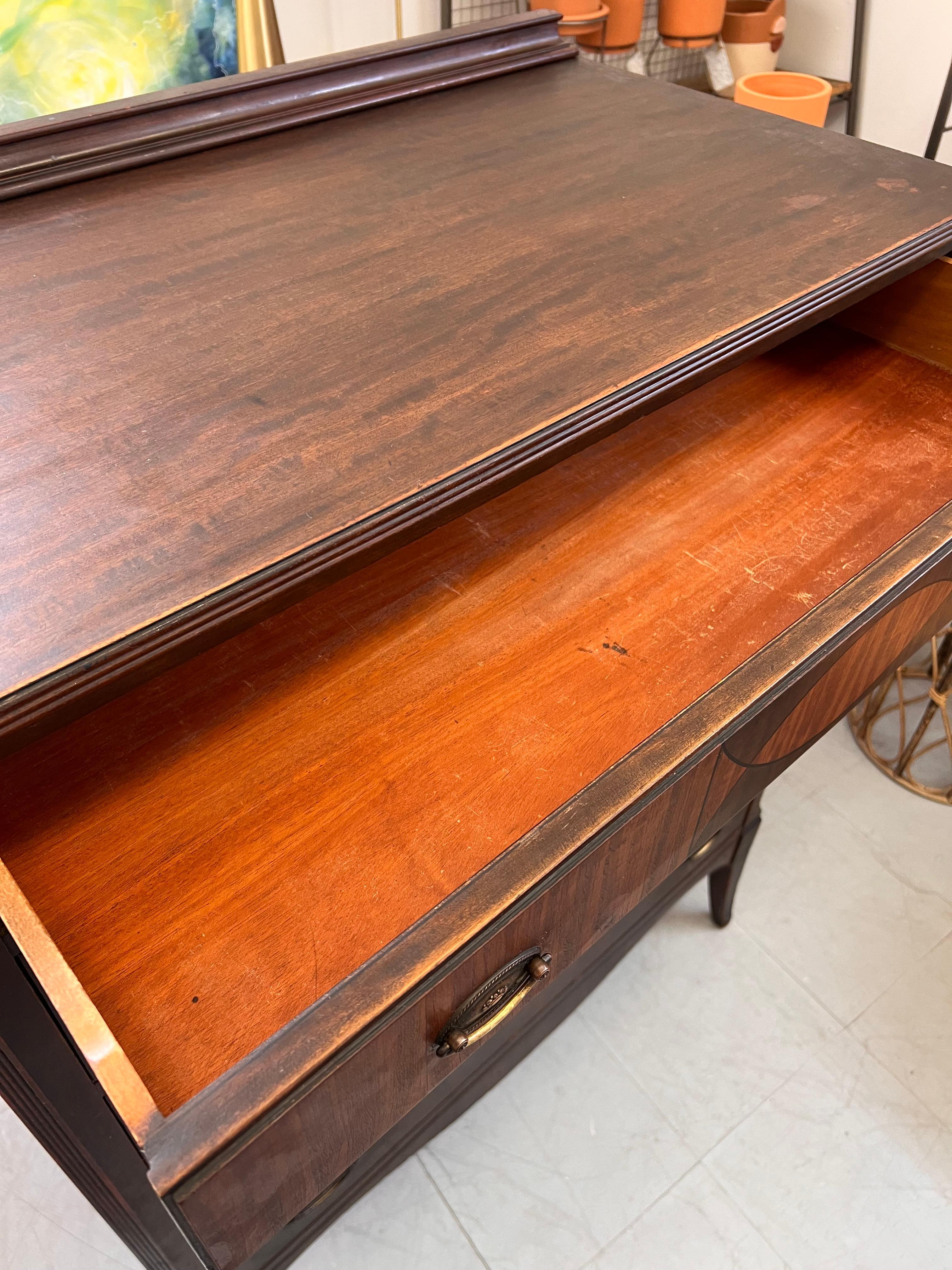 Antique American 5 Drawer Dresser or Chest with Flame Mahogany Wooden Drawer For Sale 6