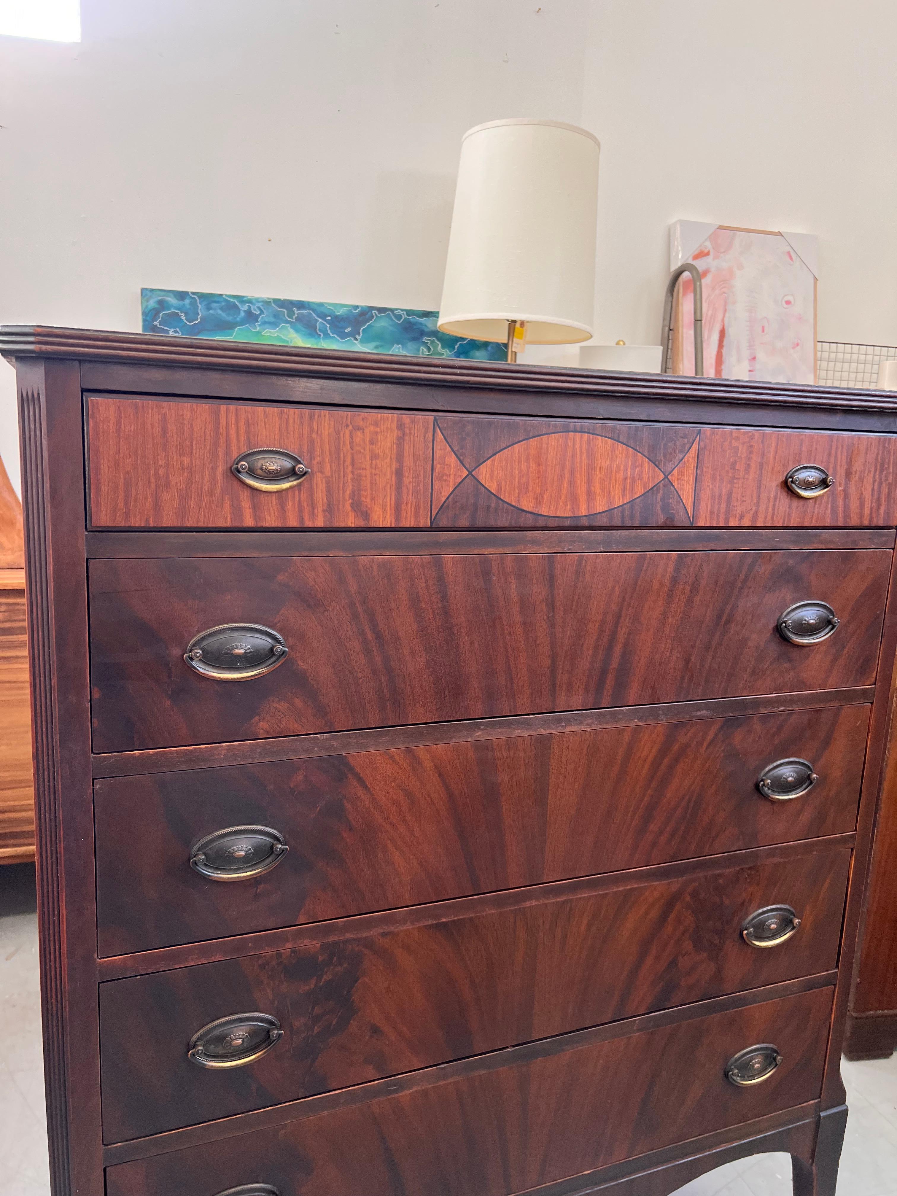 Antique American 5 Drawer Dresser or Chest with Flame Mahogany Wooden Drawer For Sale 4