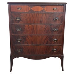 Antigua cómoda o arcón americano de 5 cajones con cajón de madera de caoba flameada