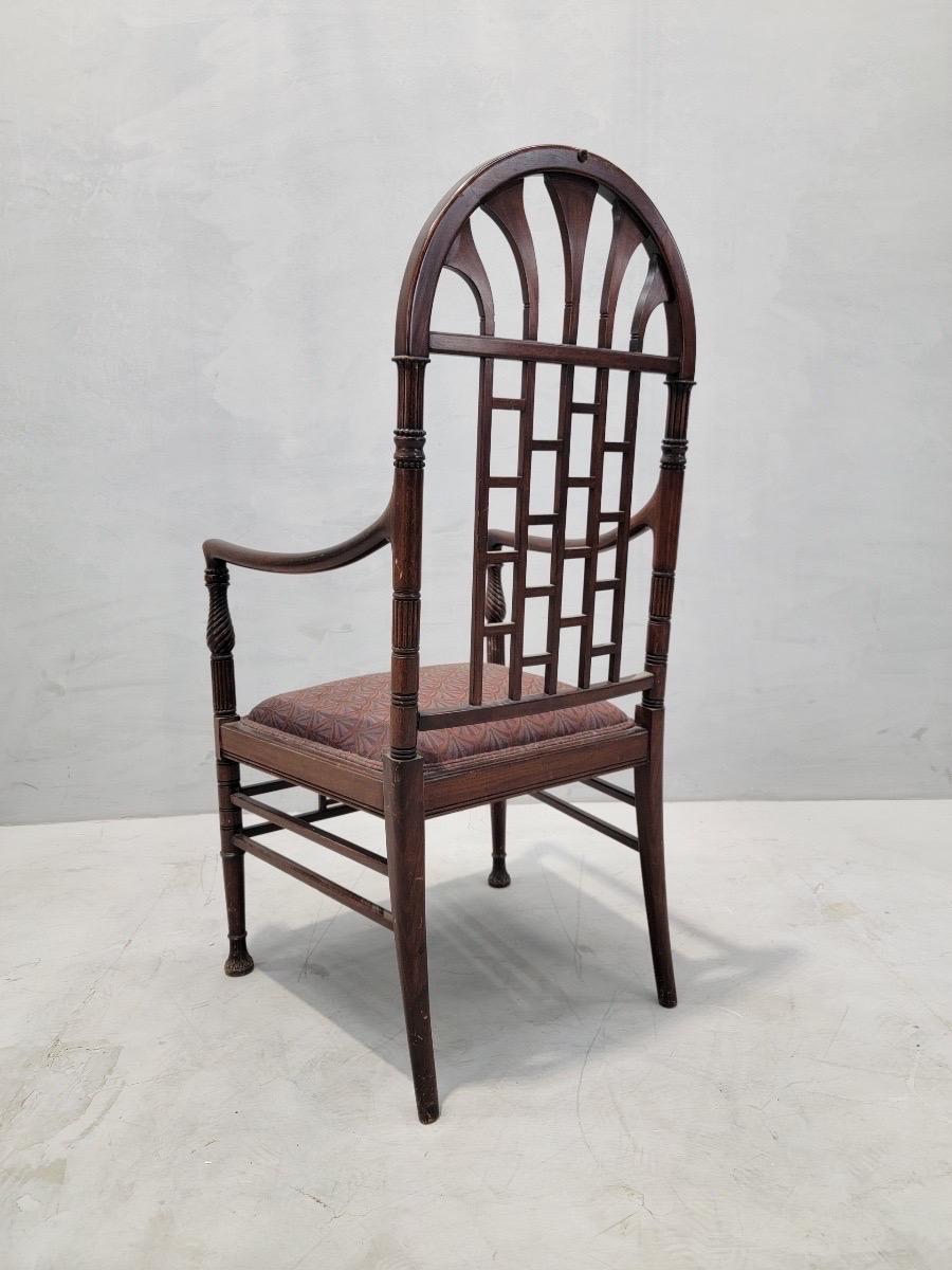 Antike amerikanische Ästhetik geschnitzt Mahagoni Sessel (Art déco) im Angebot