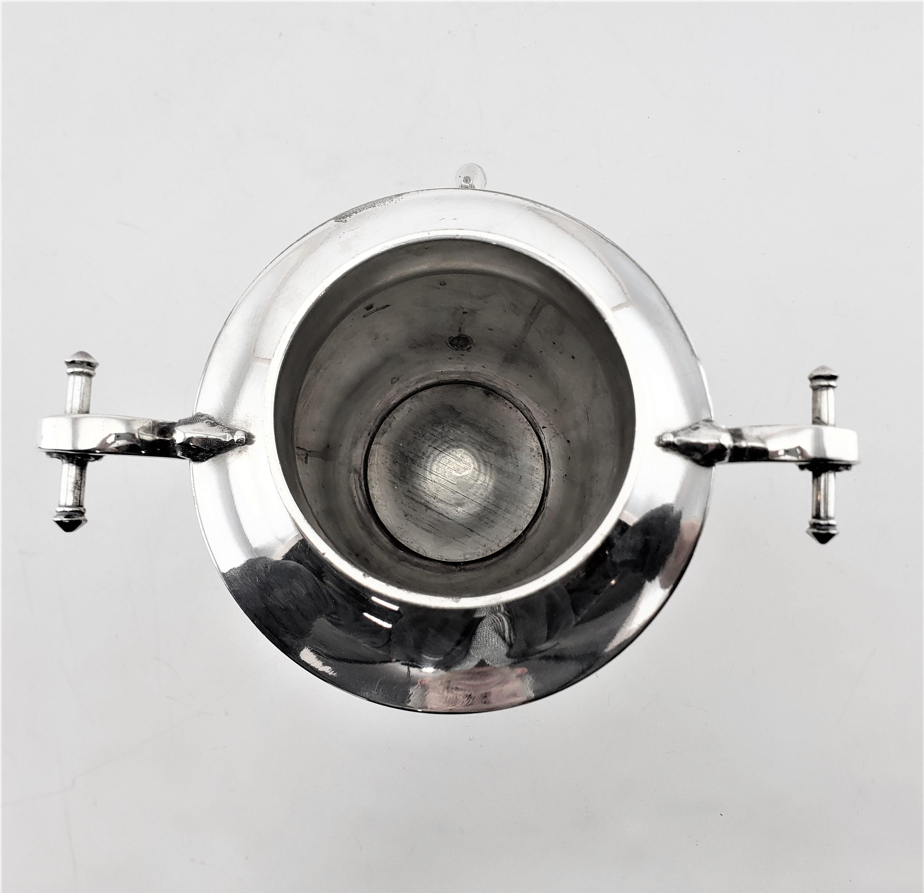 Ancienne urne à eau chaude américaine en métal argenté du mouvement esthétique américain en vente 1