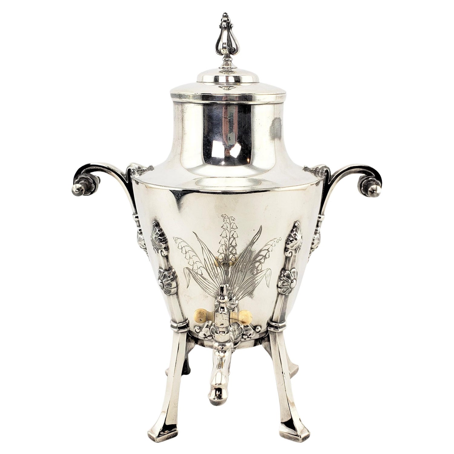 https://a.1stdibscdn.com/antique-american-aesthetic-movement-american-silver-plated-hot-water-urn-for-sale/f_13552/f_281473521649378916248/f_28147352_1649378917038_bg_processed.jpg?width=1500