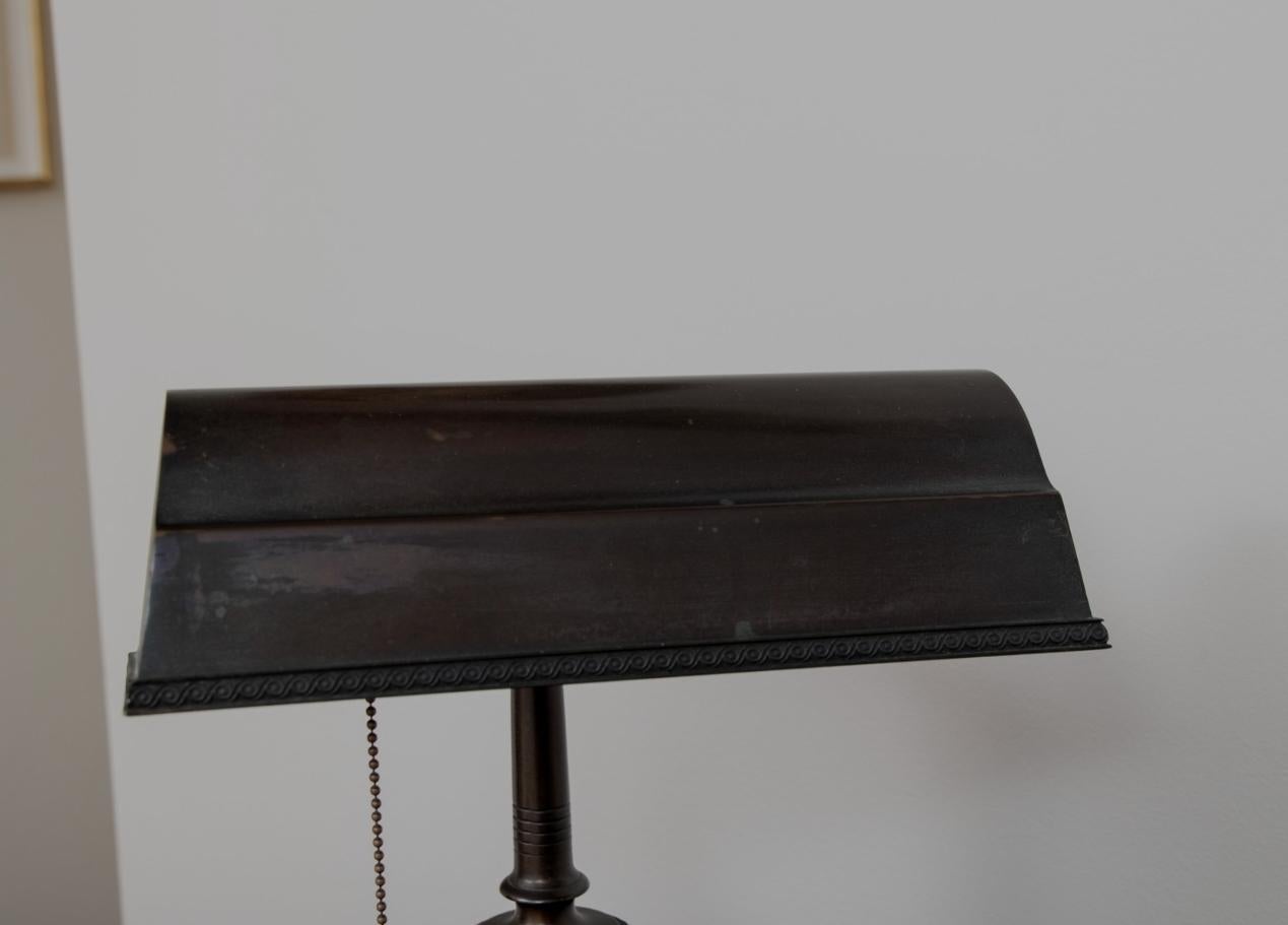 Ancienne lampe de bureau américaine Deluxe en forme de fontaine à sheaffer en amronlite en vente 4