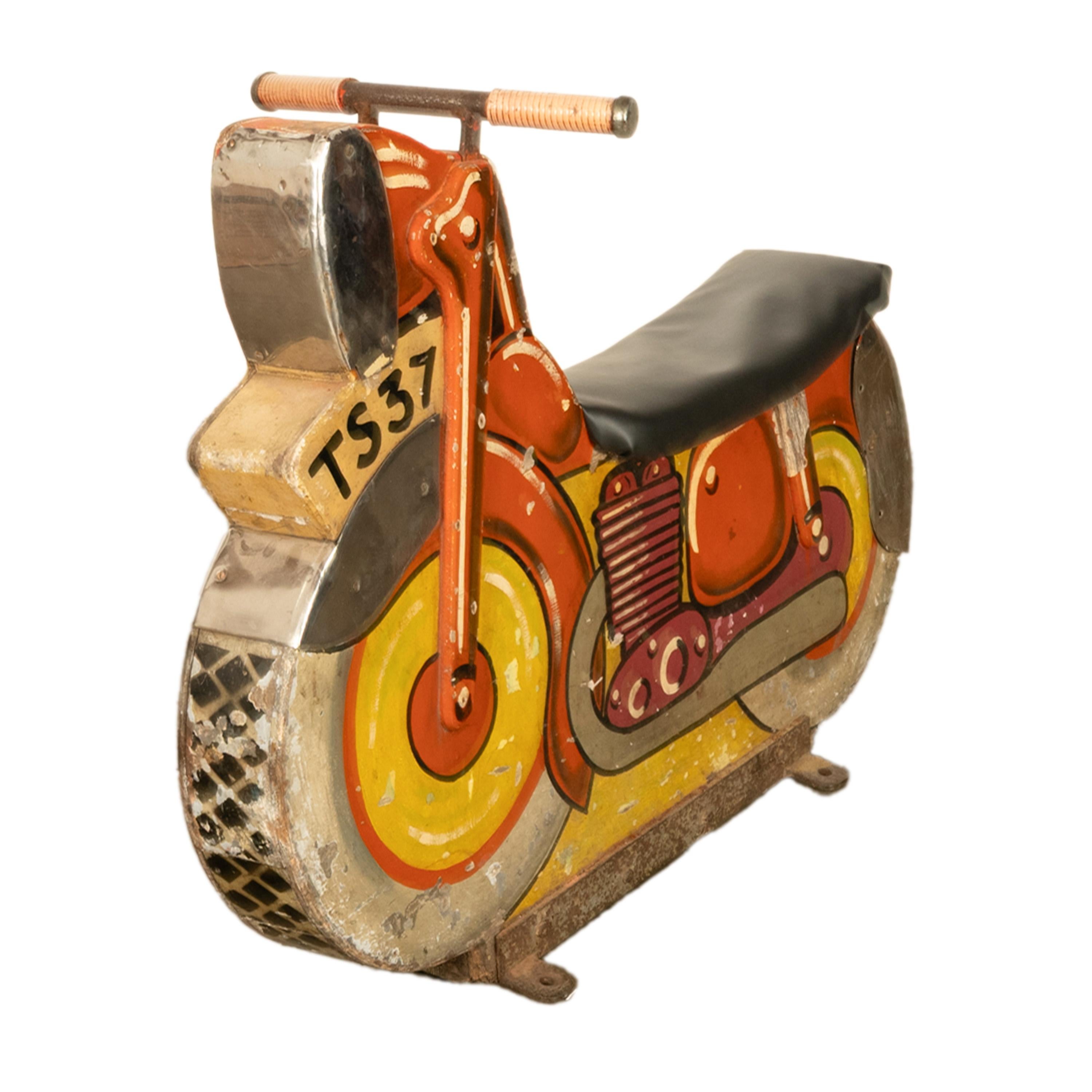 Antike amerikanische Amusement Park Motorrad bemalte Karussell Karnevalsfahrt 1940er Jahre im Angebot 3