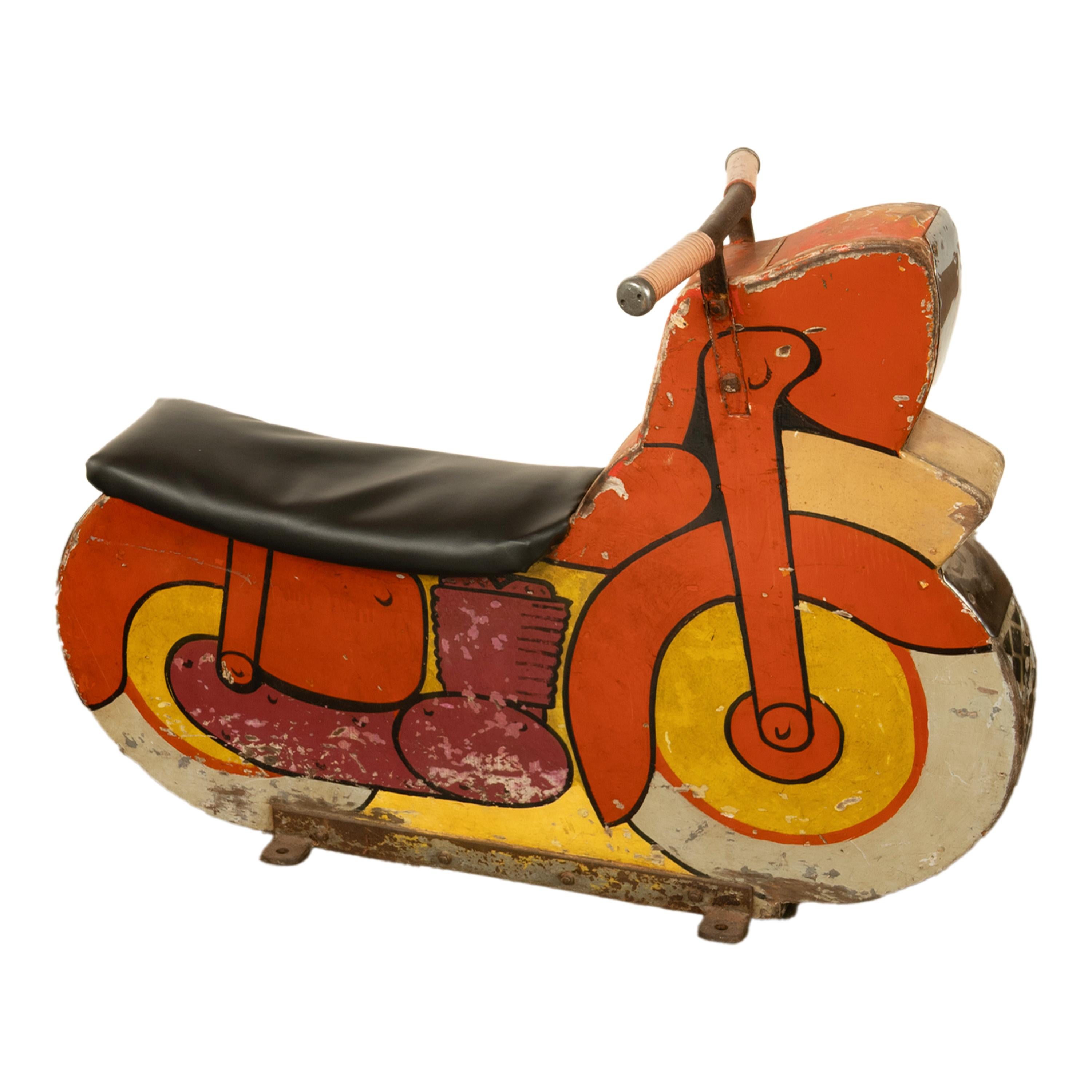 Antike amerikanische Amusement Park Motorrad bemalte Karussell Karnevalsfahrt 1940er Jahre (Handbemalt) im Angebot