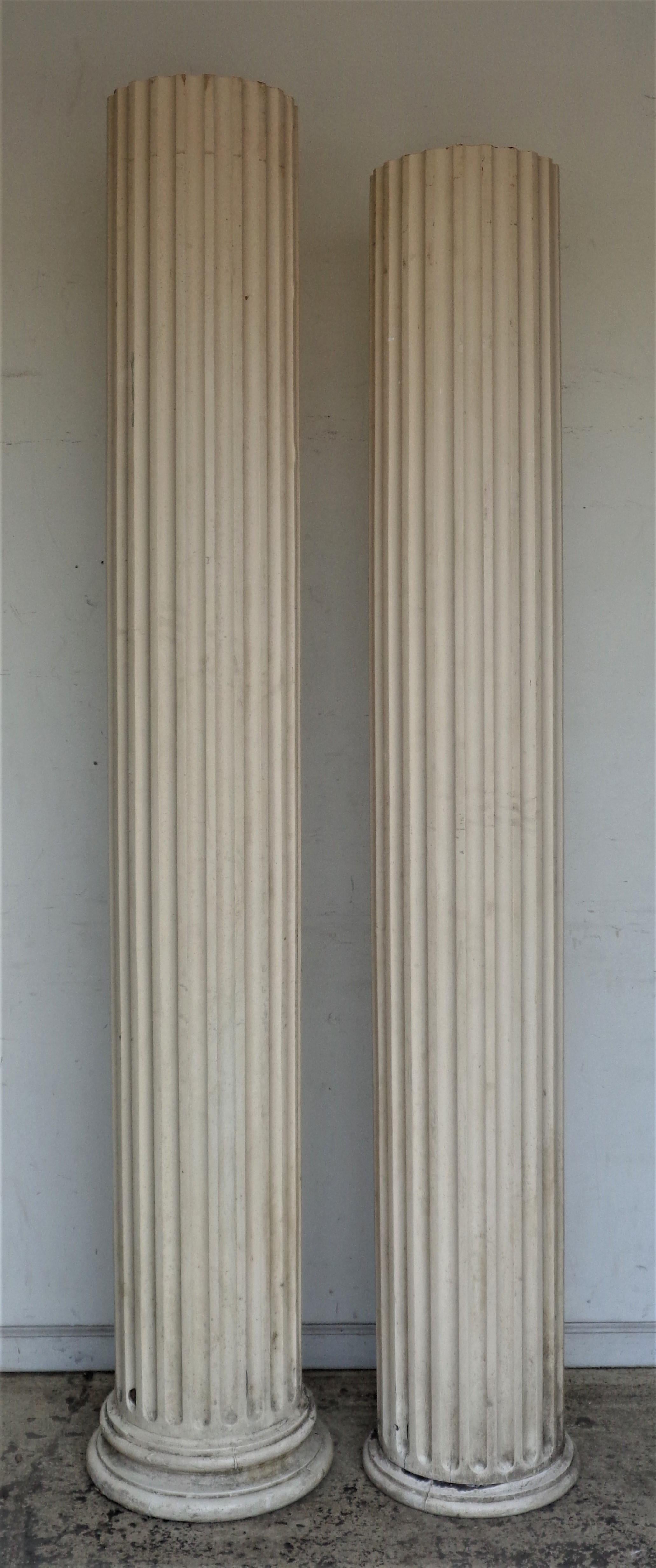 Anciennes colonnes architecturales américaines en bois cannelé en vente 3