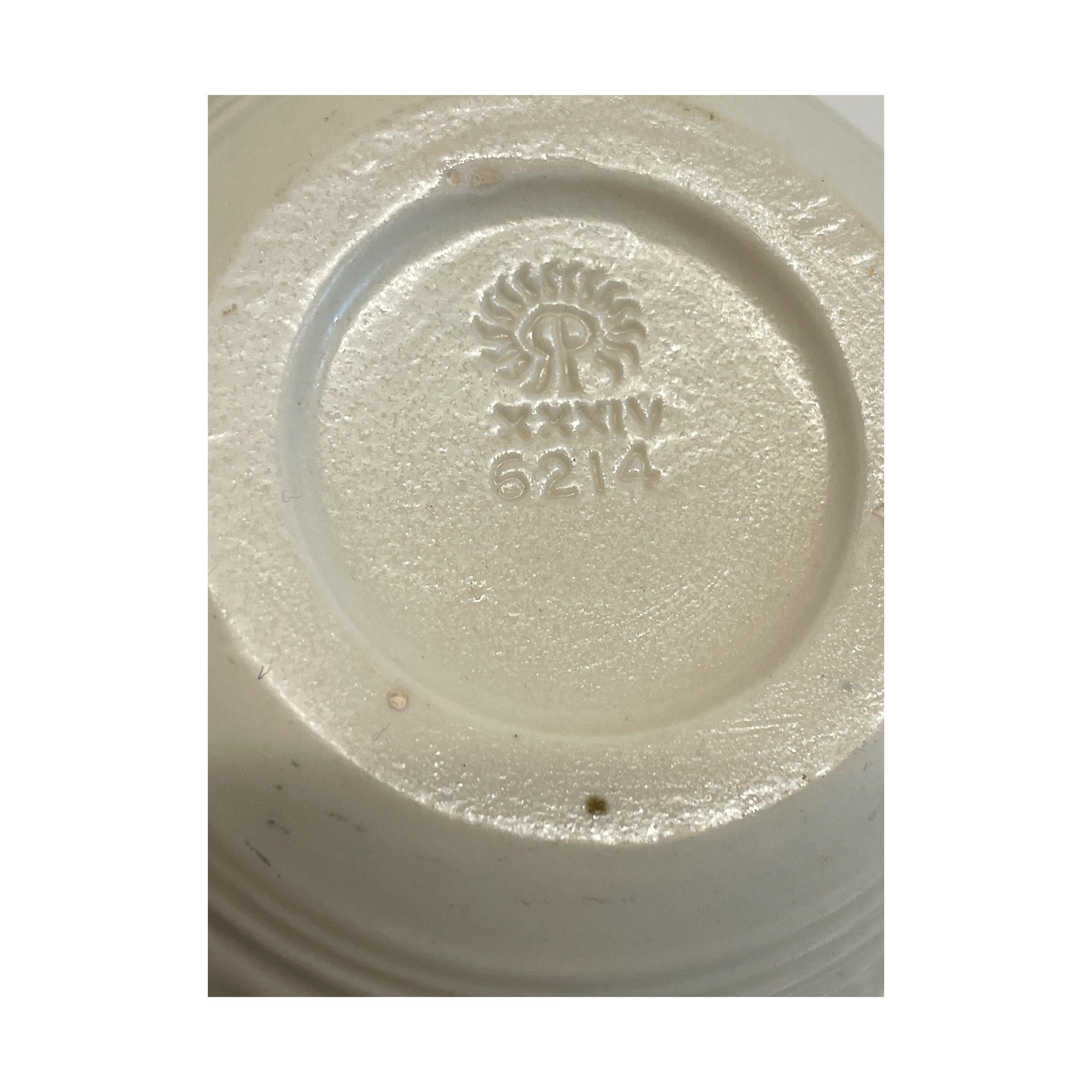 Antico vaso americano Art Deco Rookwood in ceramica color crema con gazzella che salta 1934 in vendita 4