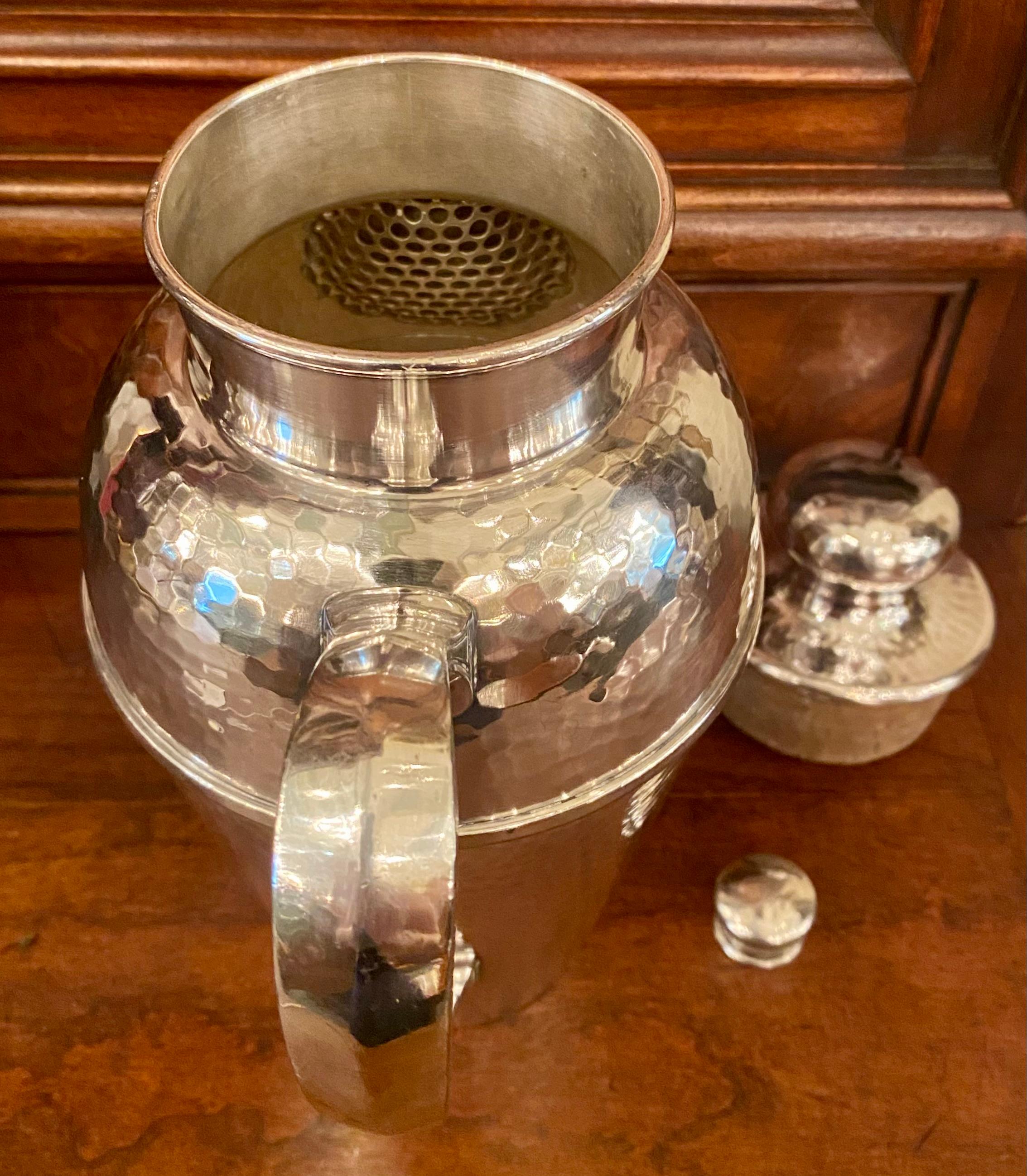 Plaqué argent Shaker à cocktail Art Déco américain ancien en métal argenté « Pairpoint », vers 1930