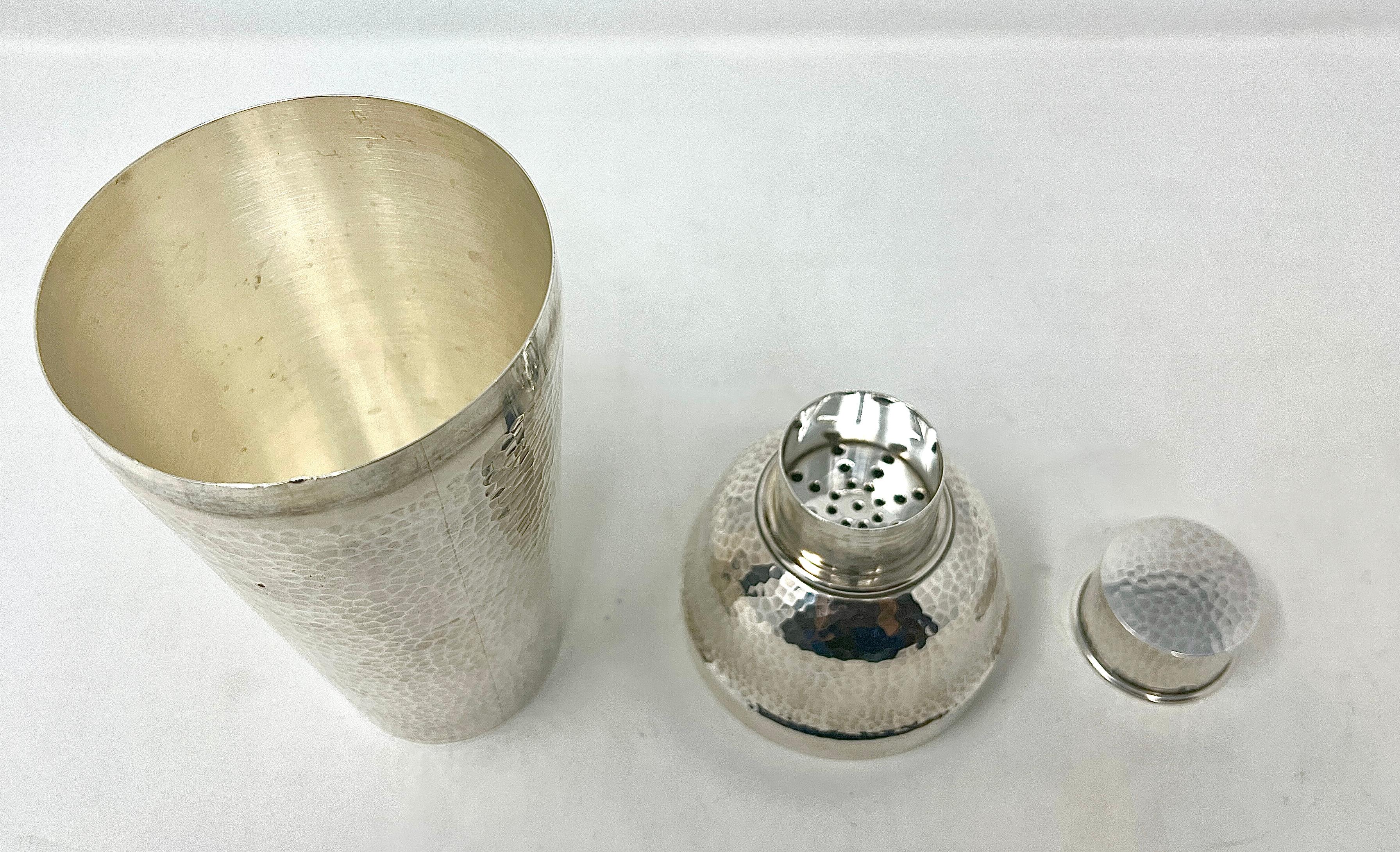 Antique American Art Deco Sterling Silver Hammered Finish Cocktail Shaker.   In Good Condition For Sale In New Orleans, LA