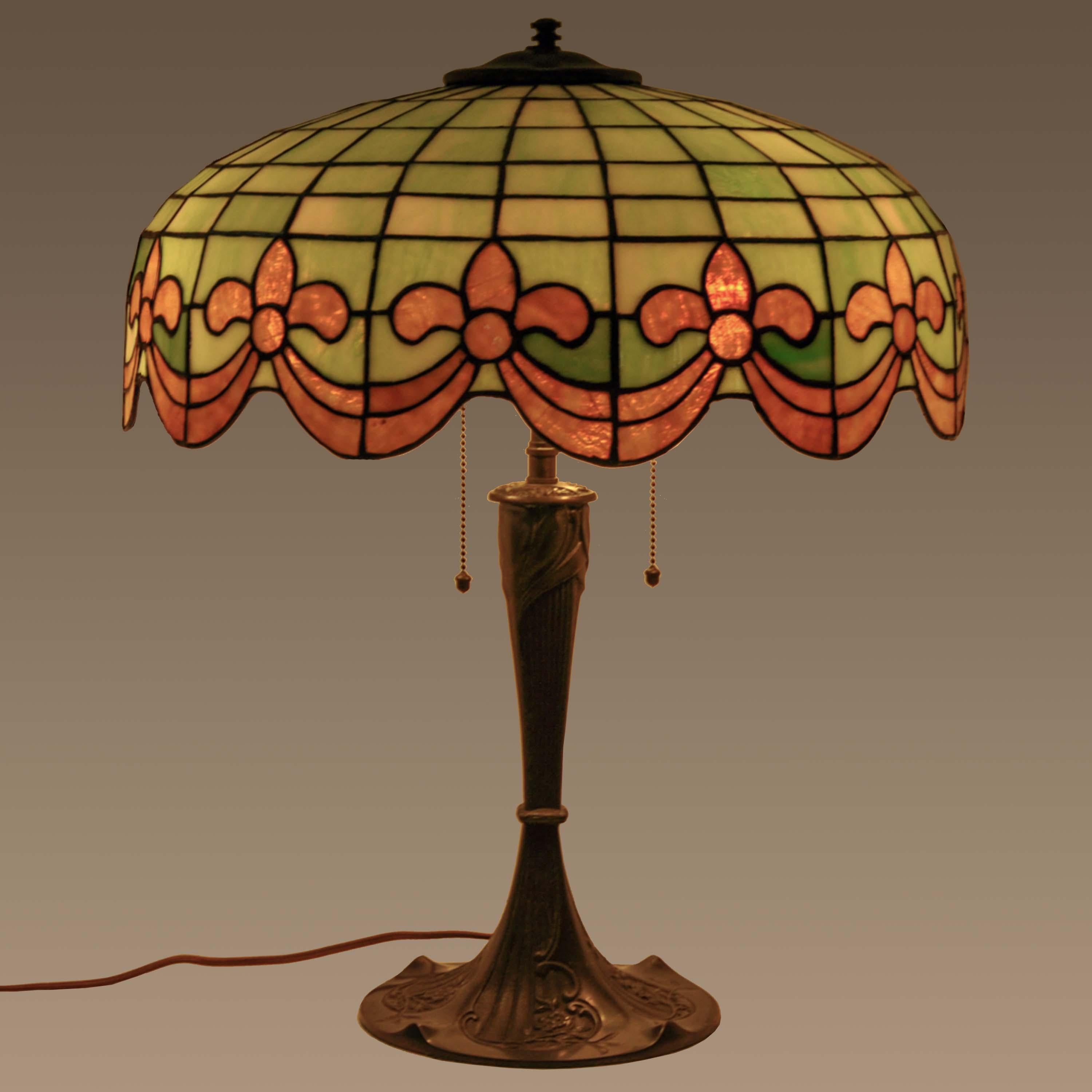 Antique American Art Nouveau Bronze & Leaded Glass Table Lamp by Wilkinson, 1910 For Sale 7